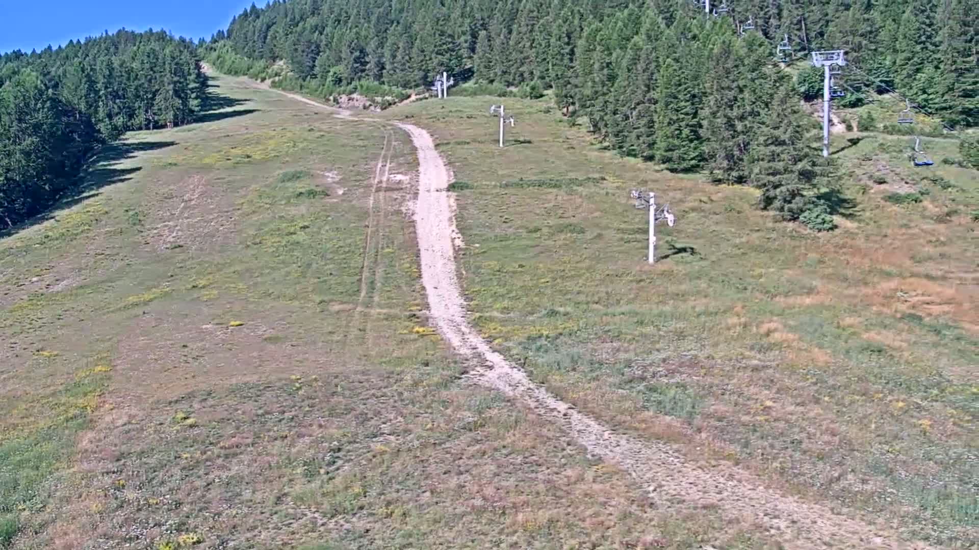 Pelvoux Vallouise Ski Slopes 1800 m Live Cam - 	Briancon, Hautes-Alpes, Provence-Alpes-Cote d’Azur, France