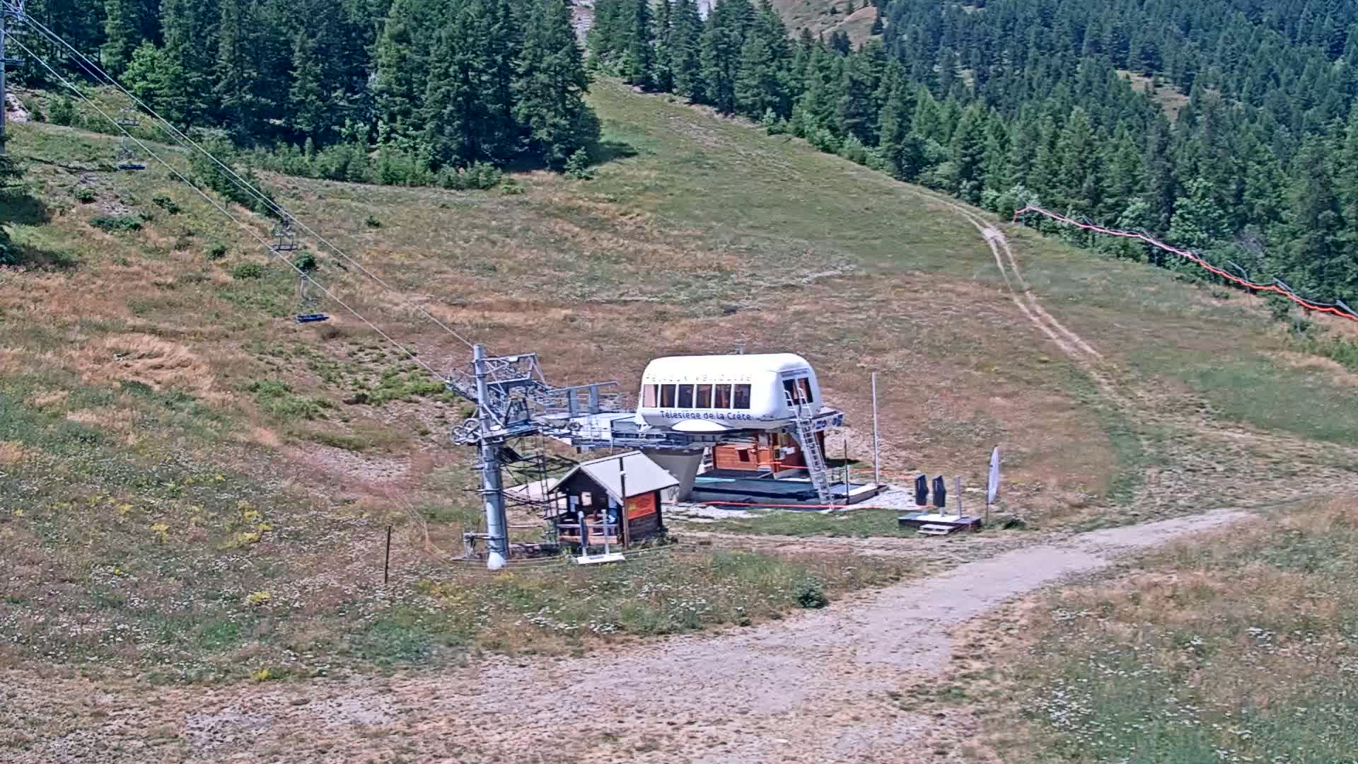Pelvoux Vallouise Ski Slopes 1800 m Live Cam - 	Briancon, Hautes-Alpes, Provence-Alpes-Cote d’Azur, France