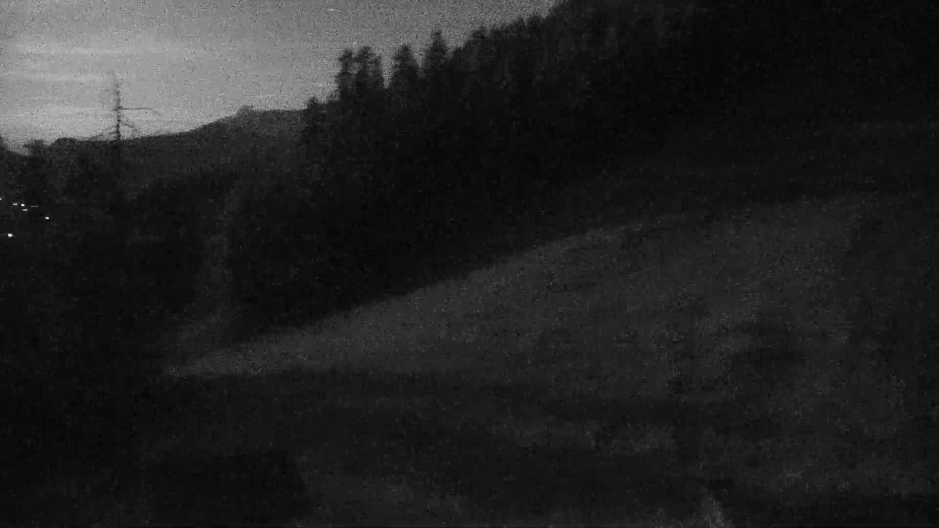 Pelvoux Vallouise Ski Slopes 1800 m Live Cam - 	Briancon, Hautes-Alpes, Provence-Alpes-Cote d’Azur, France