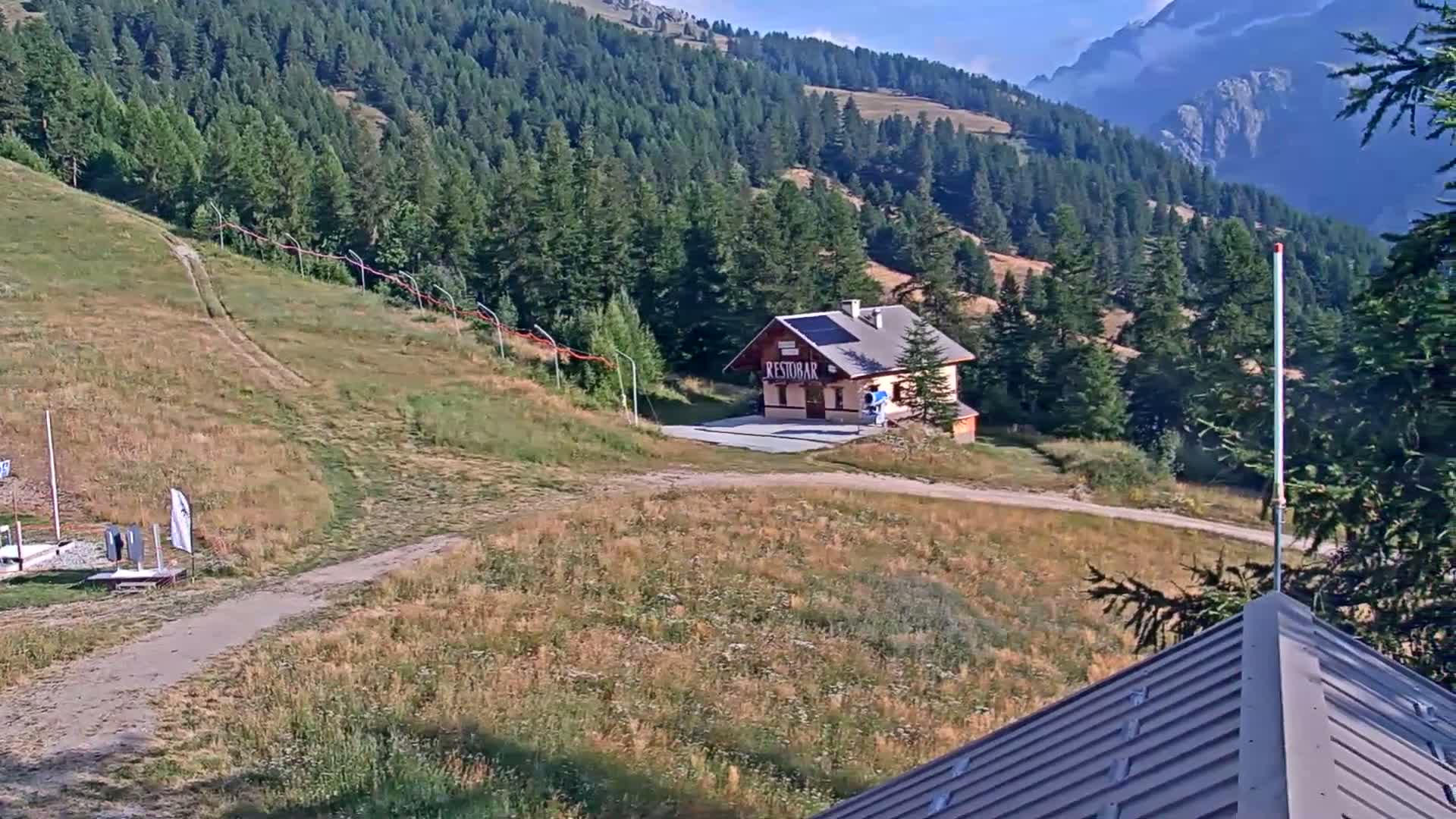 Pelvoux Vallouise Ski Slopes 1800 m Live Cam - 	Briancon, Hautes-Alpes, Provence-Alpes-Cote d’Azur, France