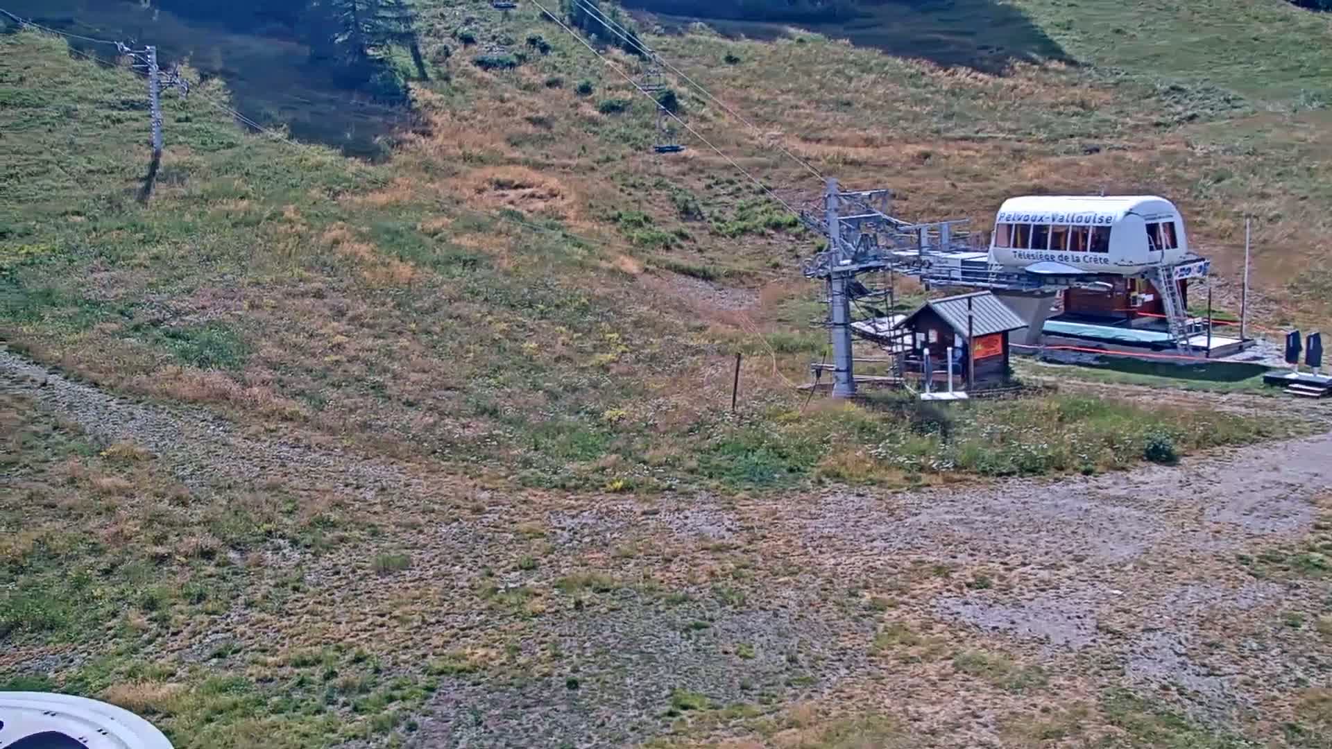 Pelvoux Vallouise Ski Slopes 1800 m Live Cam - 	Briancon, Hautes-Alpes, Provence-Alpes-Cote d’Azur, France