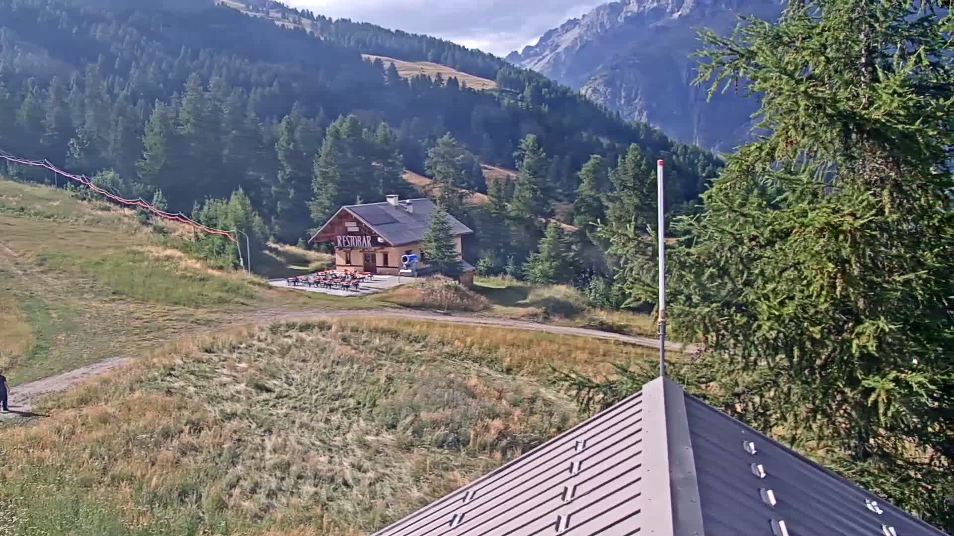 Pelvoux Vallouise Ski Slopes 1800 m Live Cam - 	Briancon, Hautes-Alpes, Provence-Alpes-Cote d’Azur, France