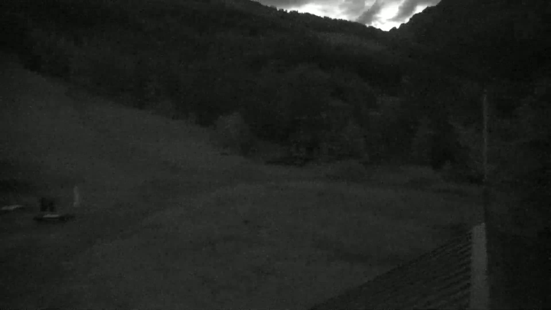 Pelvoux Vallouise Ski Slopes 1800 m Live Cam - 	Briancon, Hautes-Alpes, Provence-Alpes-Cote d’Azur, France