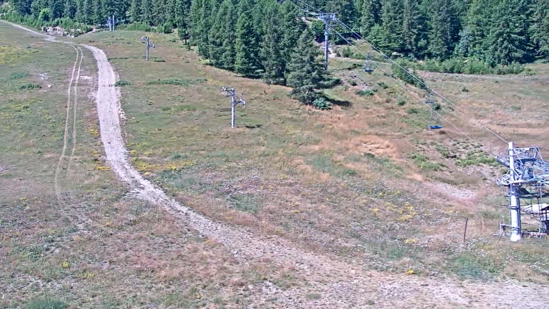 Pelvoux Vallouise Ski Slopes 1800 m Live Cam - 	Briancon, Hautes-Alpes, Provence-Alpes-Cote d’Azur, France
