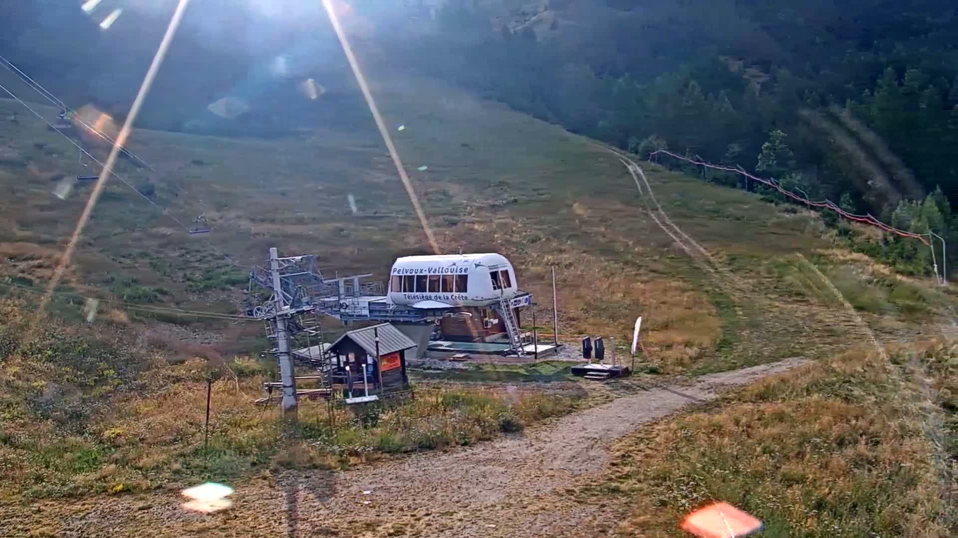 Pelvoux Vallouise Ski Slopes 1800 m Live Cam - 	Briancon, Hautes-Alpes, Provence-Alpes-Cote d’Azur, France