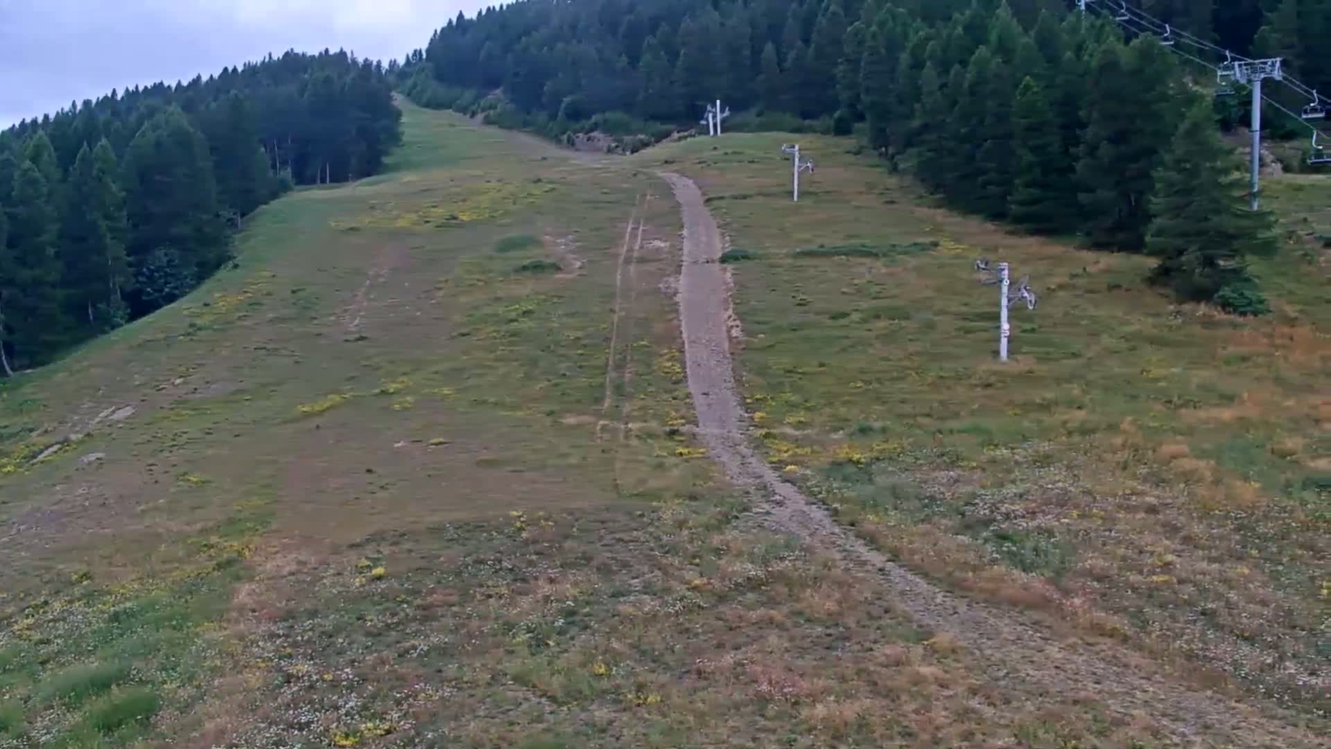 Pelvoux Vallouise Ski Slopes 1800 m Live Cam - 	Briancon, Hautes-Alpes, Provence-Alpes-Cote d’Azur, France