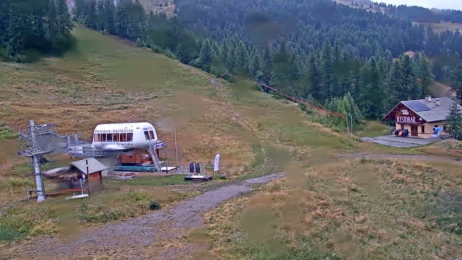 Pelvoux Vallouise Ski Slopes 1800 m Live Cam - 	Briancon, Hautes-Alpes, Provence-Alpes-Cote d’Azur, France