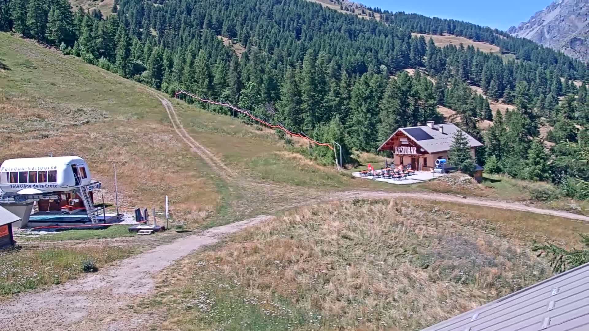 Pelvoux Vallouise Ski Slopes 1800 m Live Cam - 	Briancon, Hautes-Alpes, Provence-Alpes-Cote d’Azur, France