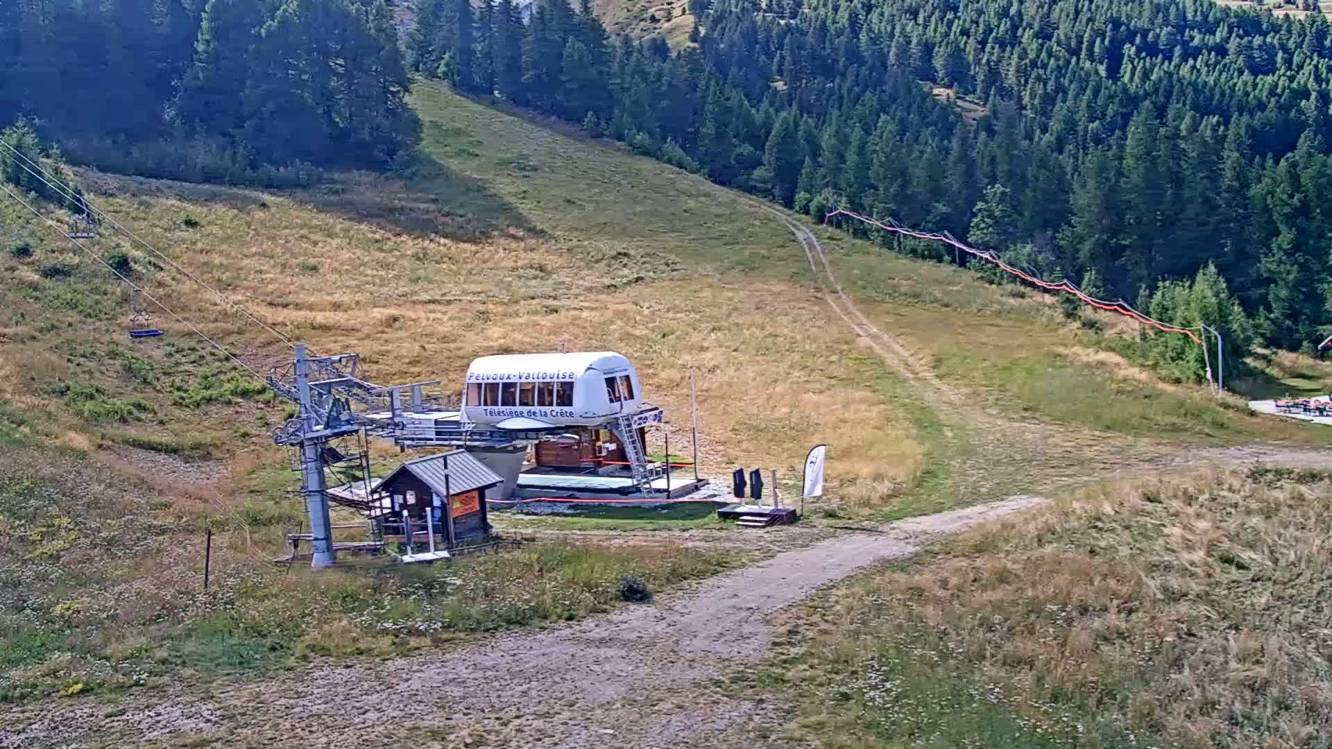 Pelvoux Vallouise Ski Slopes 1800 m Live Cam - 	Briancon, Hautes-Alpes, Provence-Alpes-Cote d’Azur, France