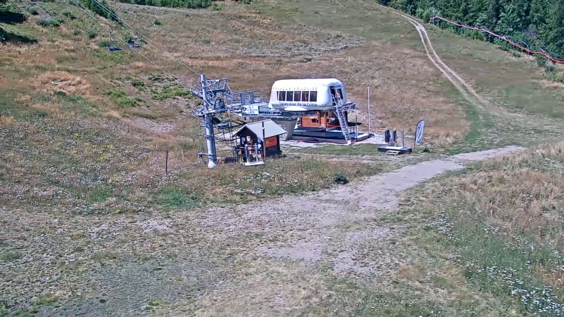 Pelvoux Vallouise Ski Slopes 1800 m Live Cam - 	Briancon, Hautes-Alpes, Provence-Alpes-Cote d’Azur, France