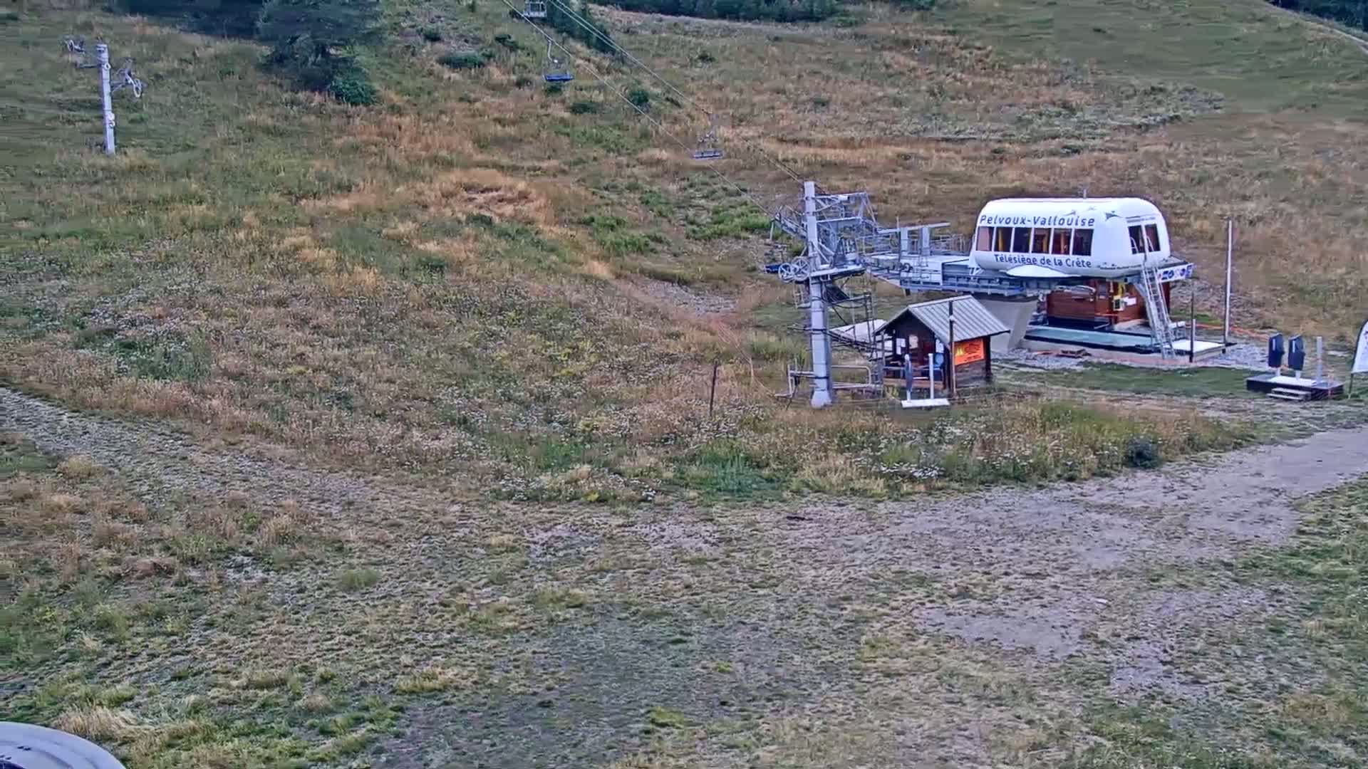 Pelvoux Vallouise Ski Slopes 1800 m Live Cam - 	Briancon, Hautes-Alpes, Provence-Alpes-Cote d’Azur, France
