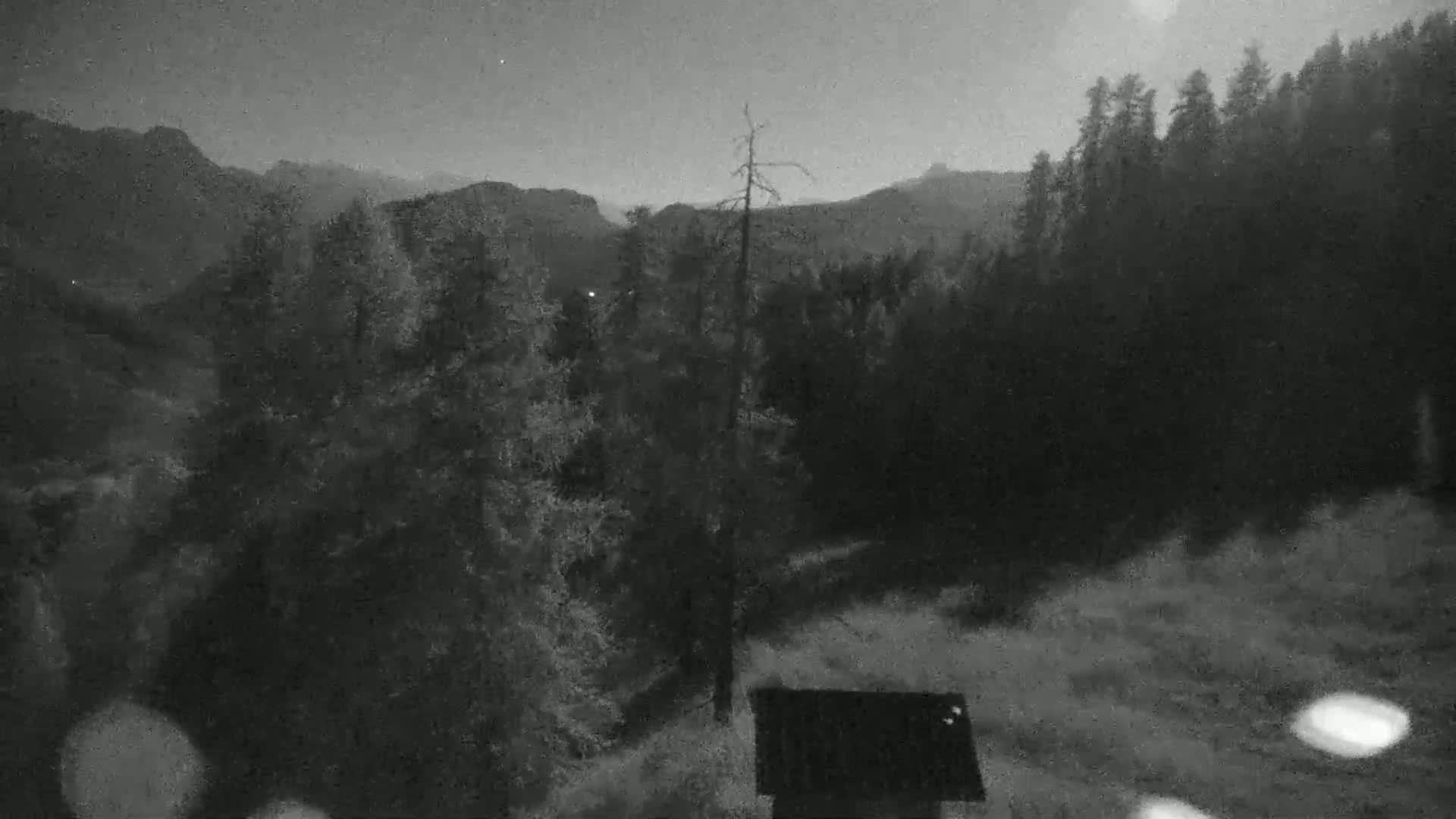 Pelvoux Vallouise Ski Slopes 1800 m Live Cam - 	Briancon, Hautes-Alpes, Provence-Alpes-Cote d’Azur, France