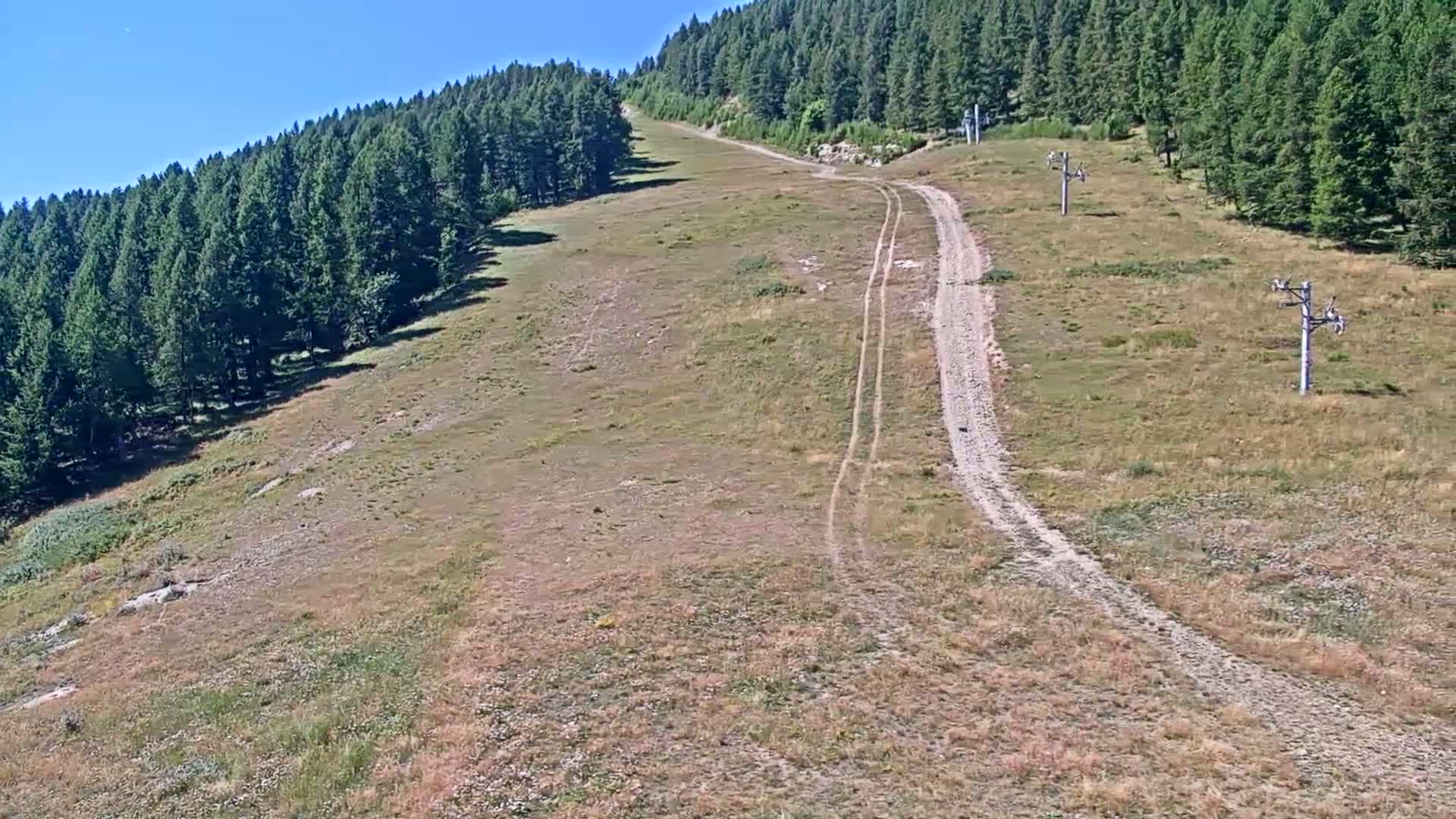 Pelvoux Vallouise Ski Slopes 1800 m Live Cam - 	Briancon, Hautes-Alpes, Provence-Alpes-Cote d’Azur, France