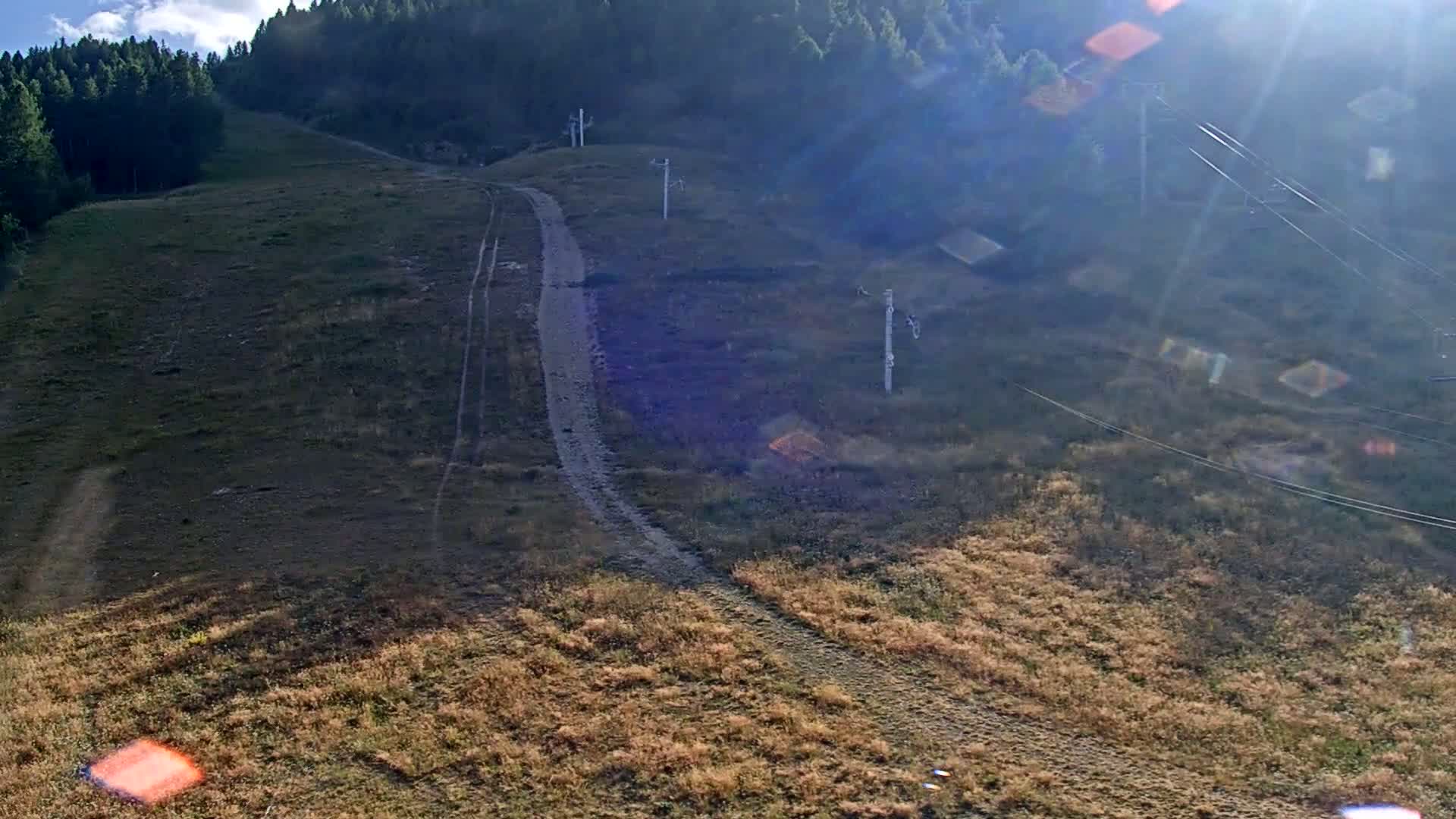 Pelvoux Vallouise Ski Slopes 1800 m Live Cam - 	Briancon, Hautes-Alpes, Provence-Alpes-Cote d’Azur, France