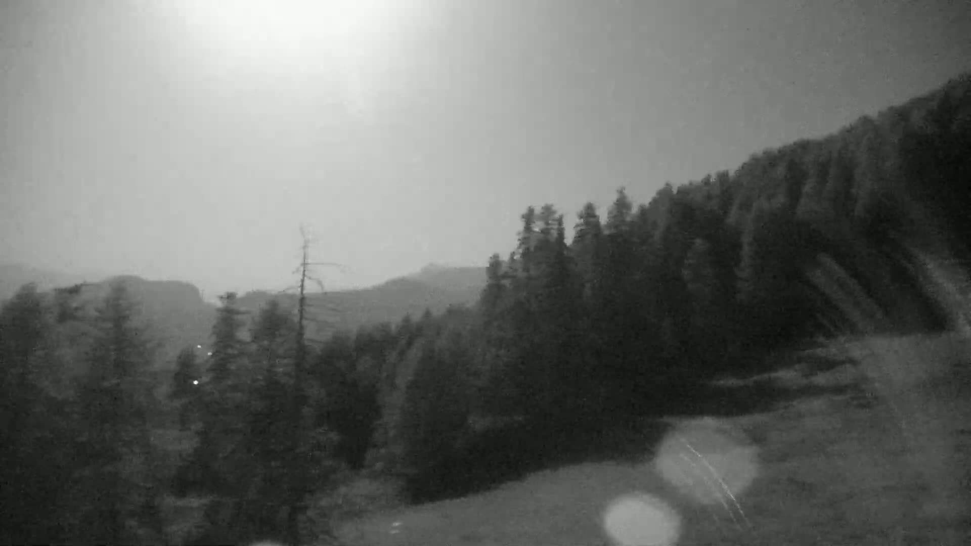 Pelvoux Vallouise Ski Slopes 1800 m Live Cam - 	Briancon, Hautes-Alpes, Provence-Alpes-Cote d’Azur, France