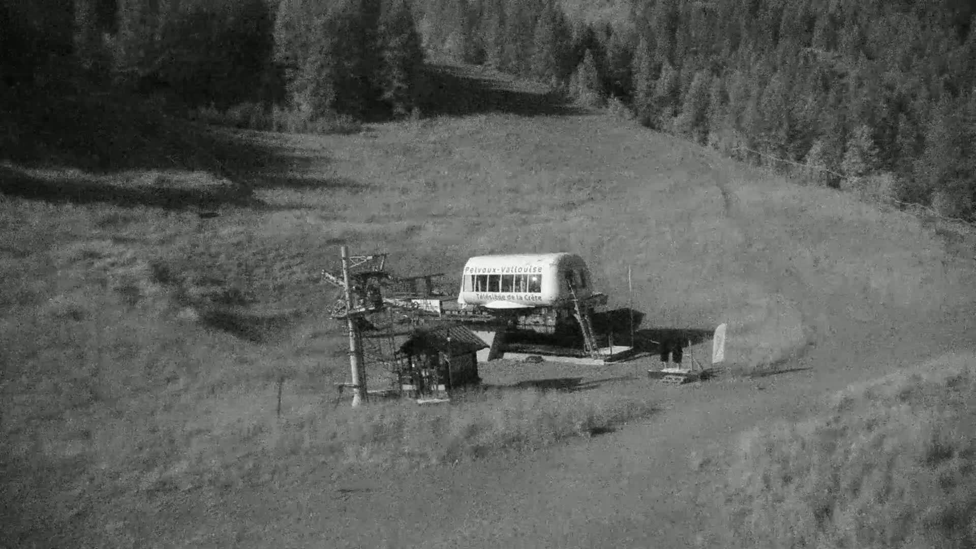 Pelvoux Vallouise Ski Slopes 1800 m Live Cam - 	Briancon, Hautes-Alpes, Provence-Alpes-Cote d’Azur, France