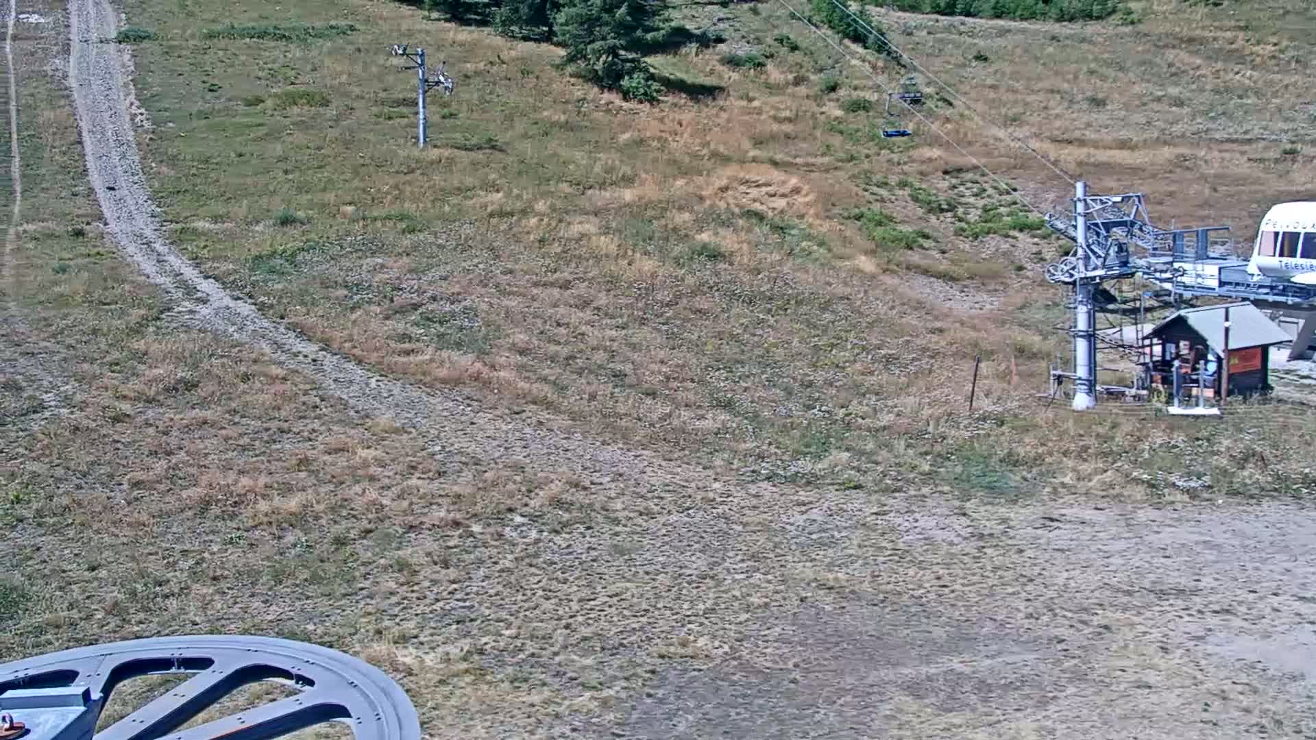 Pelvoux Vallouise Ski Slopes 1800 m Live Cam - 	Briancon, Hautes-Alpes, Provence-Alpes-Cote d’Azur, France
