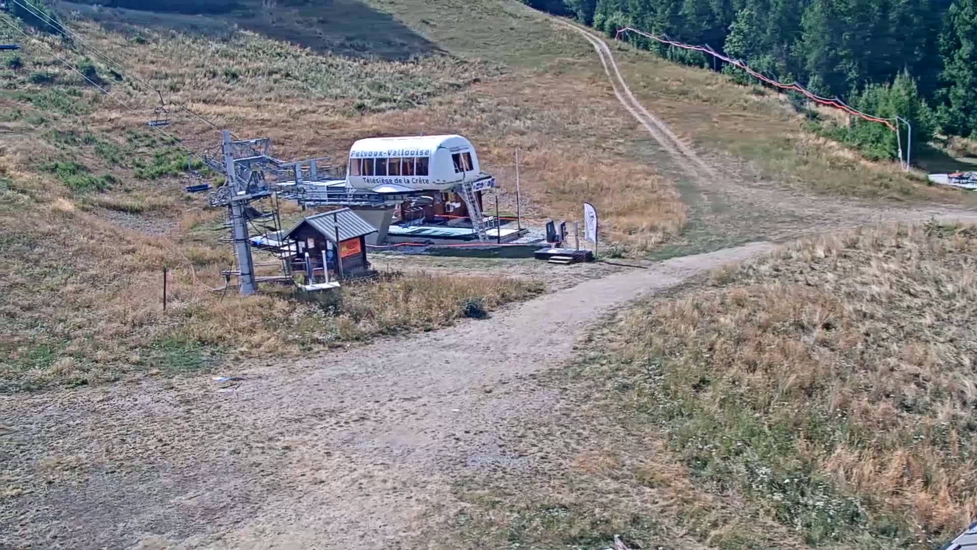 Pelvoux Vallouise Ski Slopes 1800 m Live Cam - 	Briancon, Hautes-Alpes, Provence-Alpes-Cote d’Azur, France