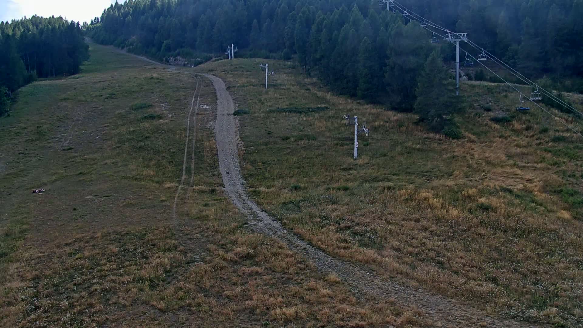 Pelvoux Vallouise Ski Slopes 1800 m Live Cam - 	Briancon, Hautes-Alpes, Provence-Alpes-Cote d’Azur, France