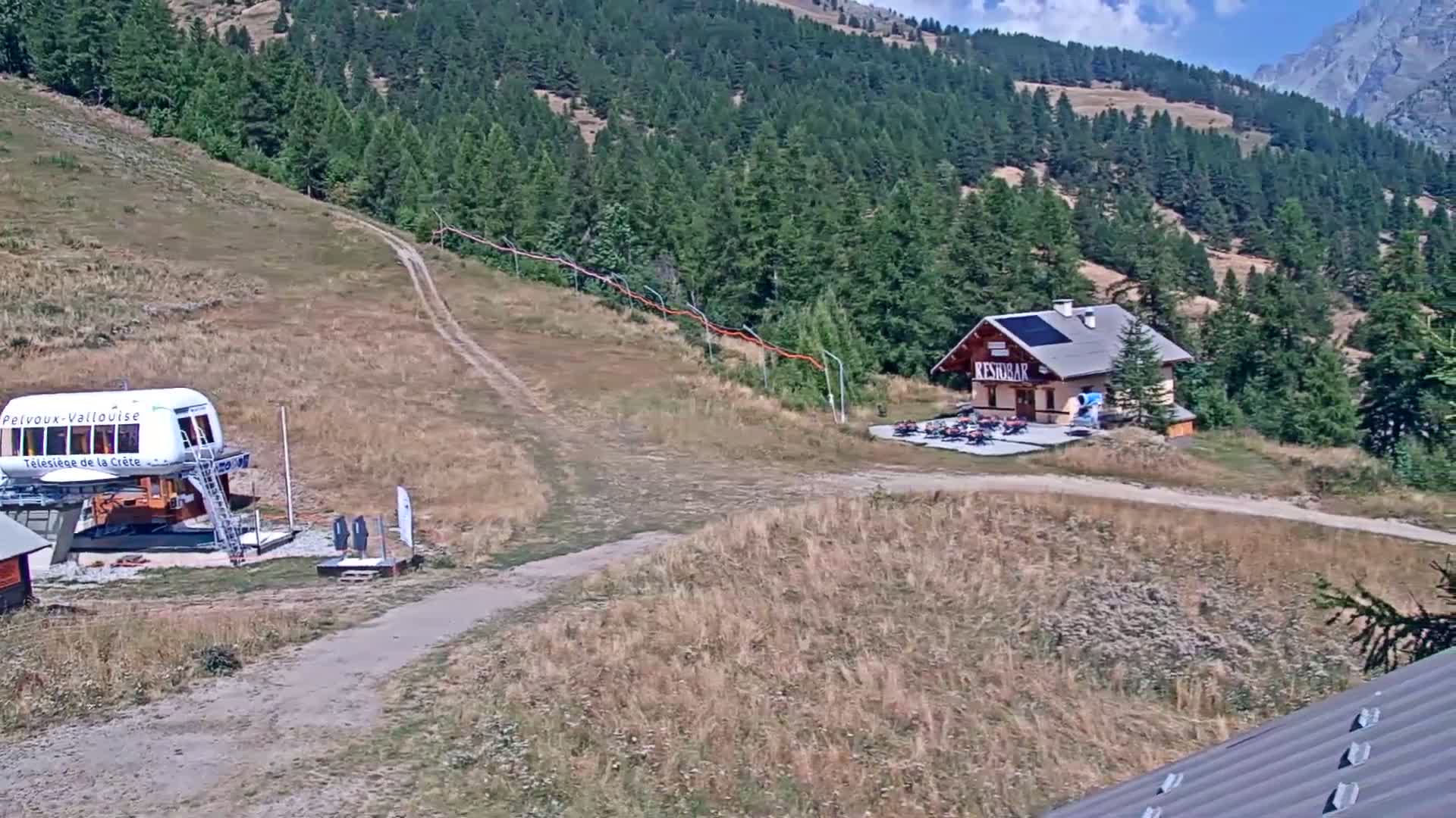 Pelvoux Vallouise Ski Slopes 1800 m Live Cam - 	Briancon, Hautes-Alpes, Provence-Alpes-Cote d’Azur, France