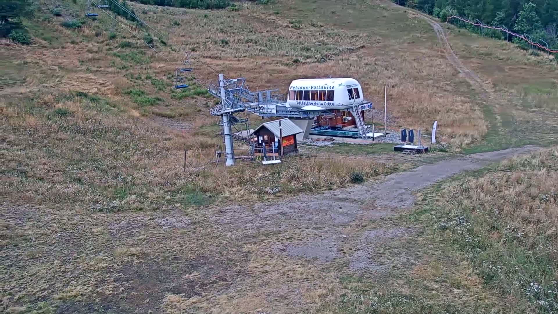Pelvoux Vallouise Ski Slopes 1800 m Live Cam - 	Briancon, Hautes-Alpes, Provence-Alpes-Cote d’Azur, France