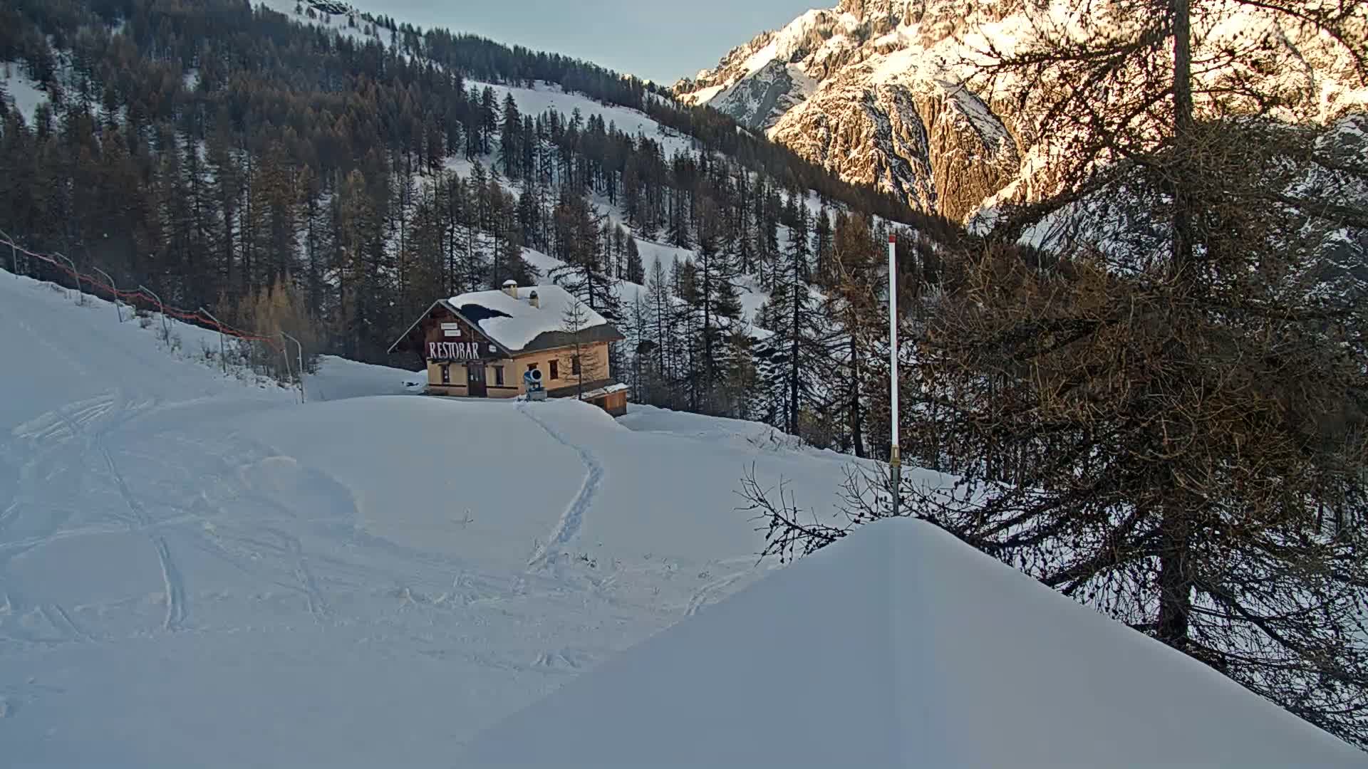 Pelvoux Vallouise Ski Slopes 1800 m Live Cam - Briancon, Hautes-Alpes, Provence-Alpes-Cote d’Azur, France