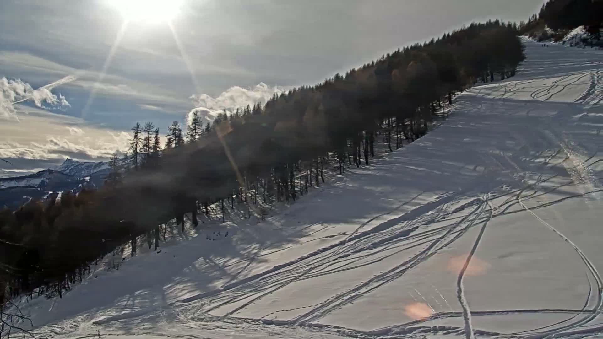 Pelvoux Vallouise Ski Slopes 1800 m Live Cam - Briancon, Hautes-Alpes, Provence-Alpes-Cote d’Azur, France