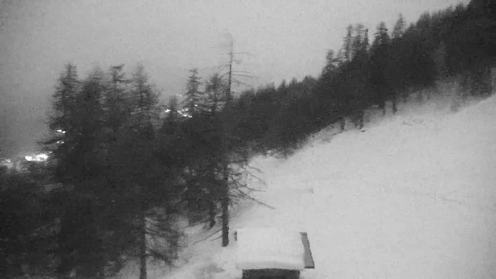 Pelvoux Vallouise Ski Slopes 1800 m Live Cam - Briancon, Hautes-Alpes, Provence-Alpes-Cote d’Azur, France