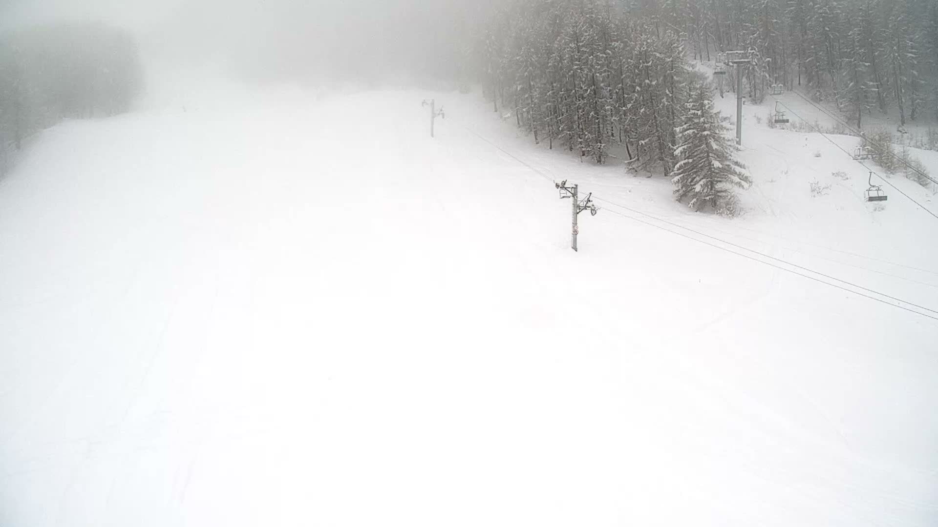 Pelvoux Vallouise Ski Slopes 1800 m Live Cam - Briancon, Hautes-Alpes, Provence-Alpes-Cote d’Azur, France