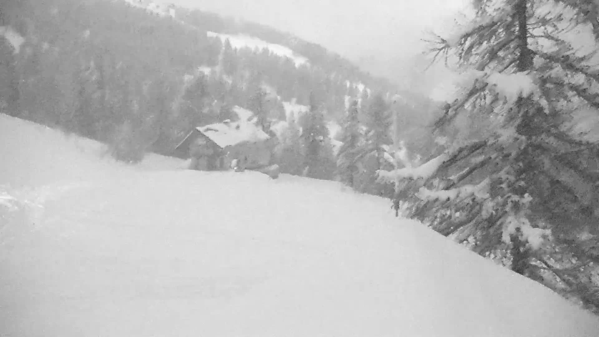 Pelvoux Vallouise Ski Slopes 1800 m Live Cam - Briancon, Hautes-Alpes, Provence-Alpes-Cote d’Azur, France