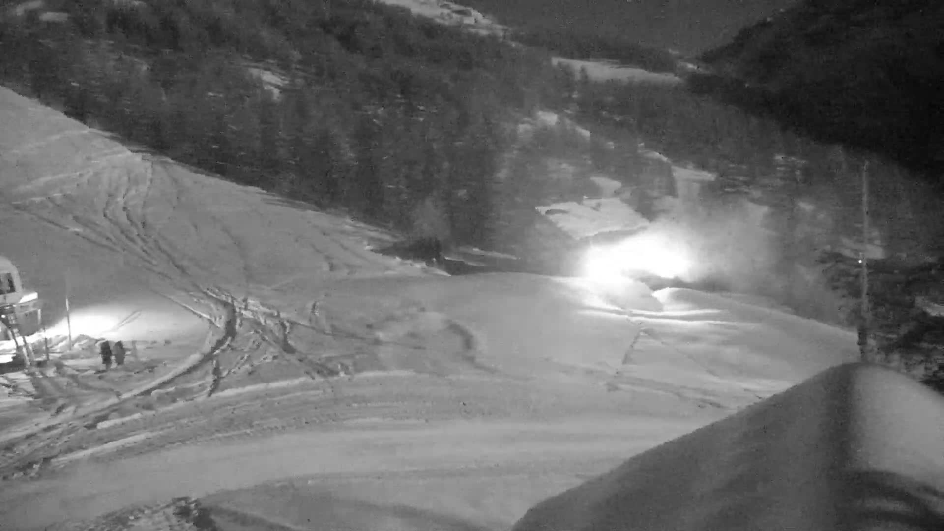 Pelvoux Vallouise Ski Slopes 1800 m Live Cam - Briancon, Hautes-Alpes, Provence-Alpes-Cote d’Azur, France