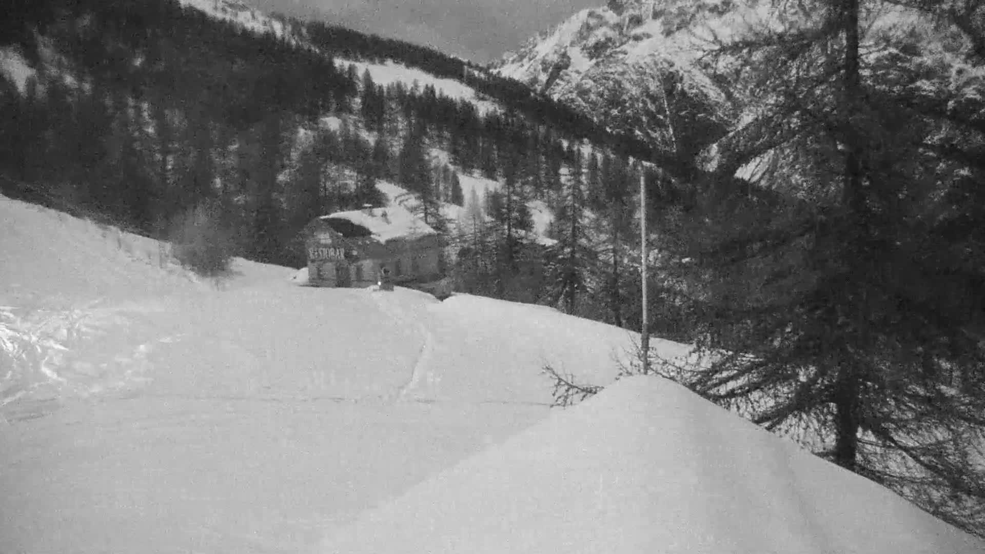 Pelvoux Vallouise Ski Slopes 1800 m Live Cam - Briancon, Hautes-Alpes, Provence-Alpes-Cote d’Azur, France