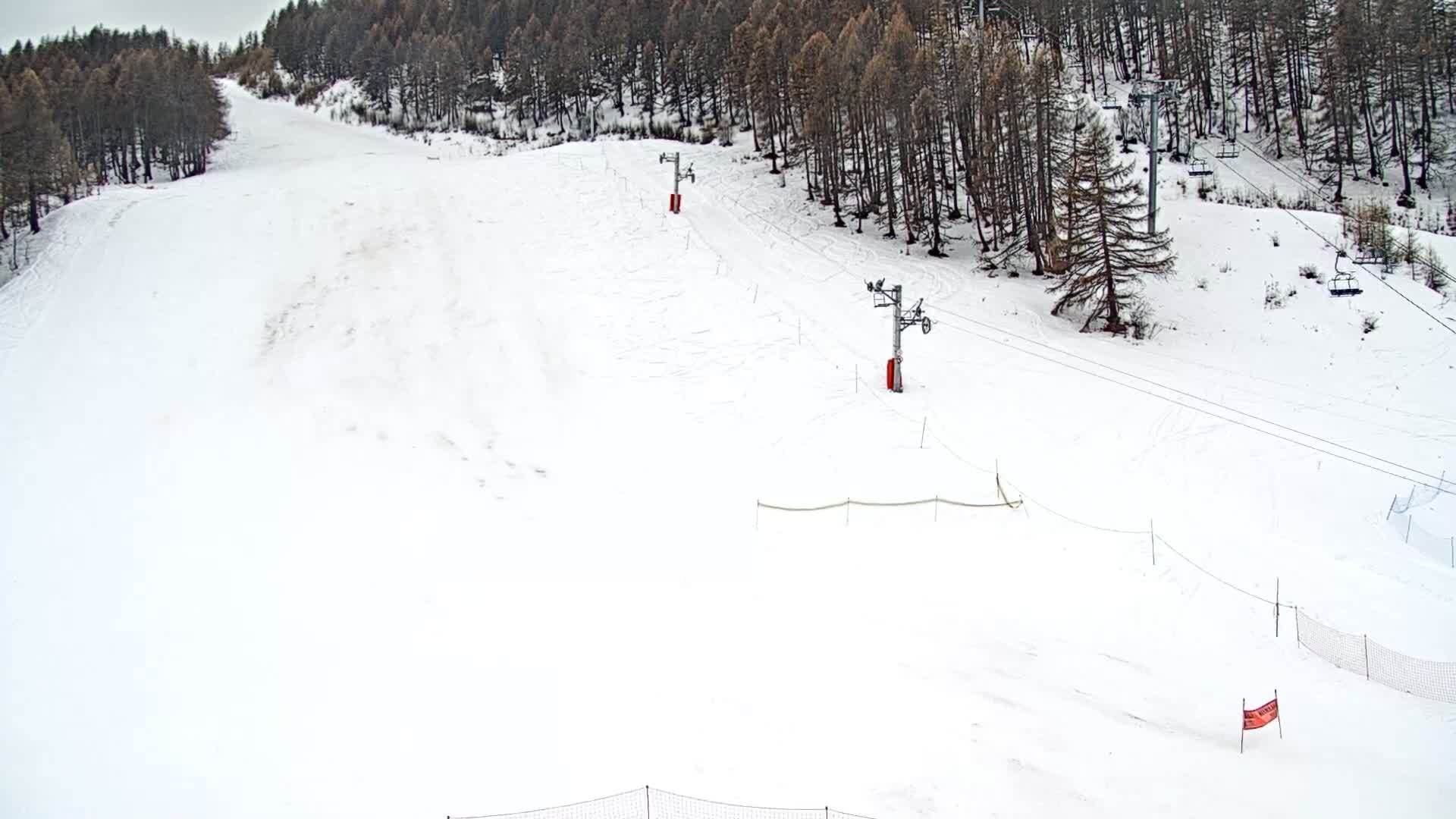 Pelvoux Vallouise Ski Slopes 1800 m Live Cam - Briancon, Hautes-Alpes, Provence-Alpes-Cote d’Azur, France