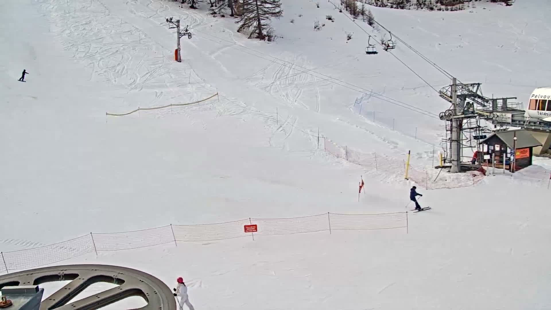 Pelvoux Vallouise Ski Slopes 1800 m Live Cam - Briancon, Hautes-Alpes, Provence-Alpes-Cote d’Azur, France