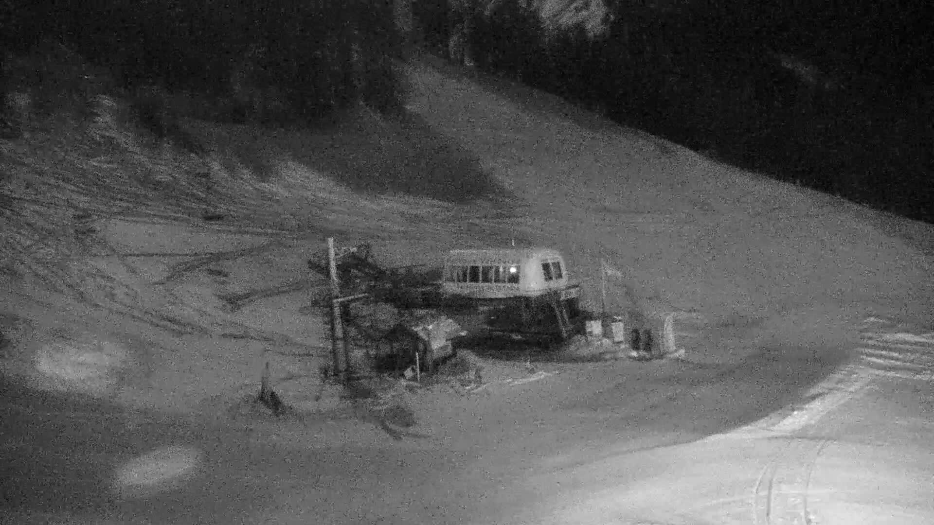 Pelvoux Vallouise Ski Slopes 1800 m Live Cam - Briancon, Hautes-Alpes, Provence-Alpes-Cote d’Azur, France