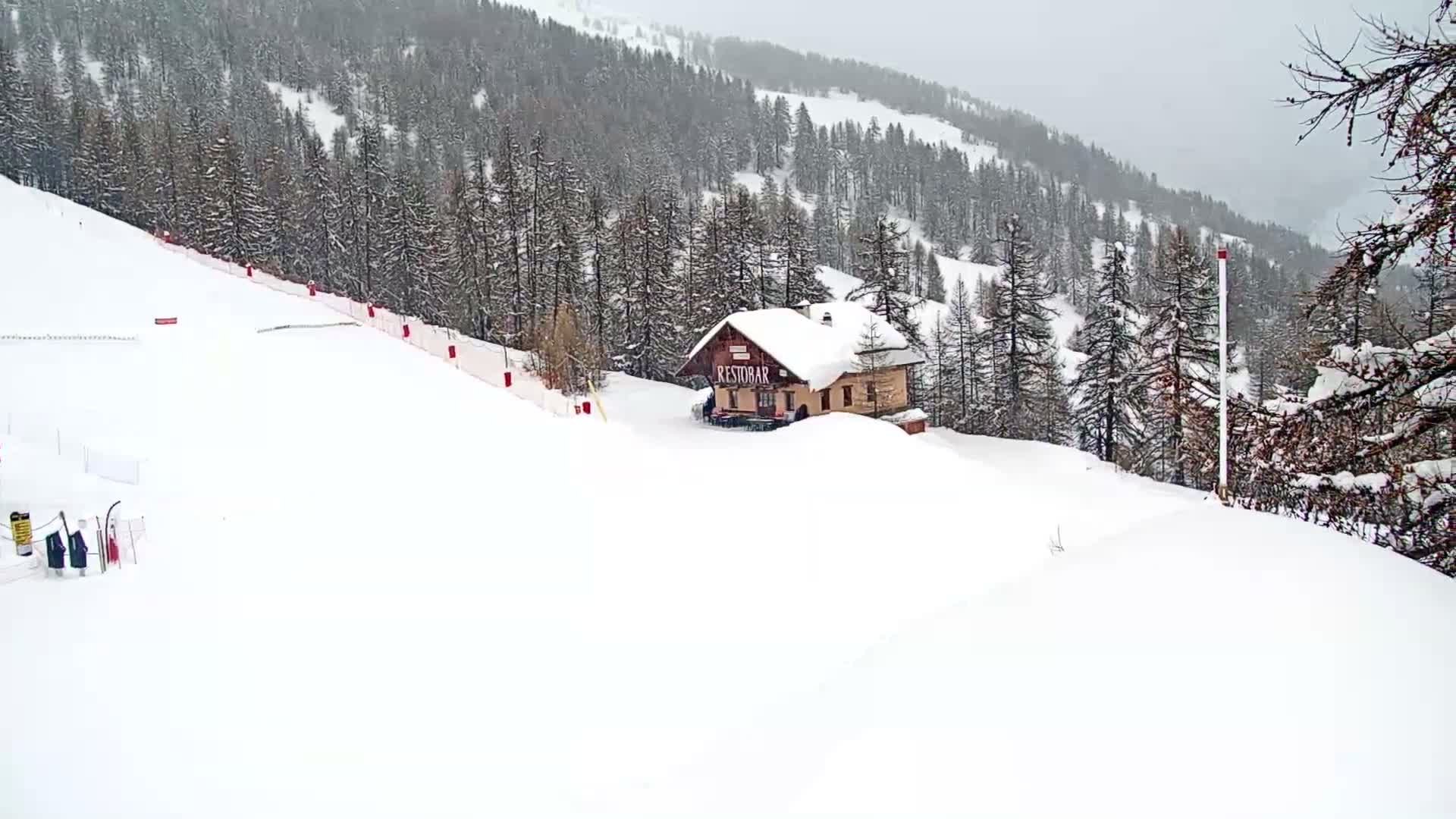 Pelvoux Vallouise Ski Slopes 1800 m Live Cam - Briancon, Hautes-Alpes, Provence-Alpes-Cote d’Azur, France