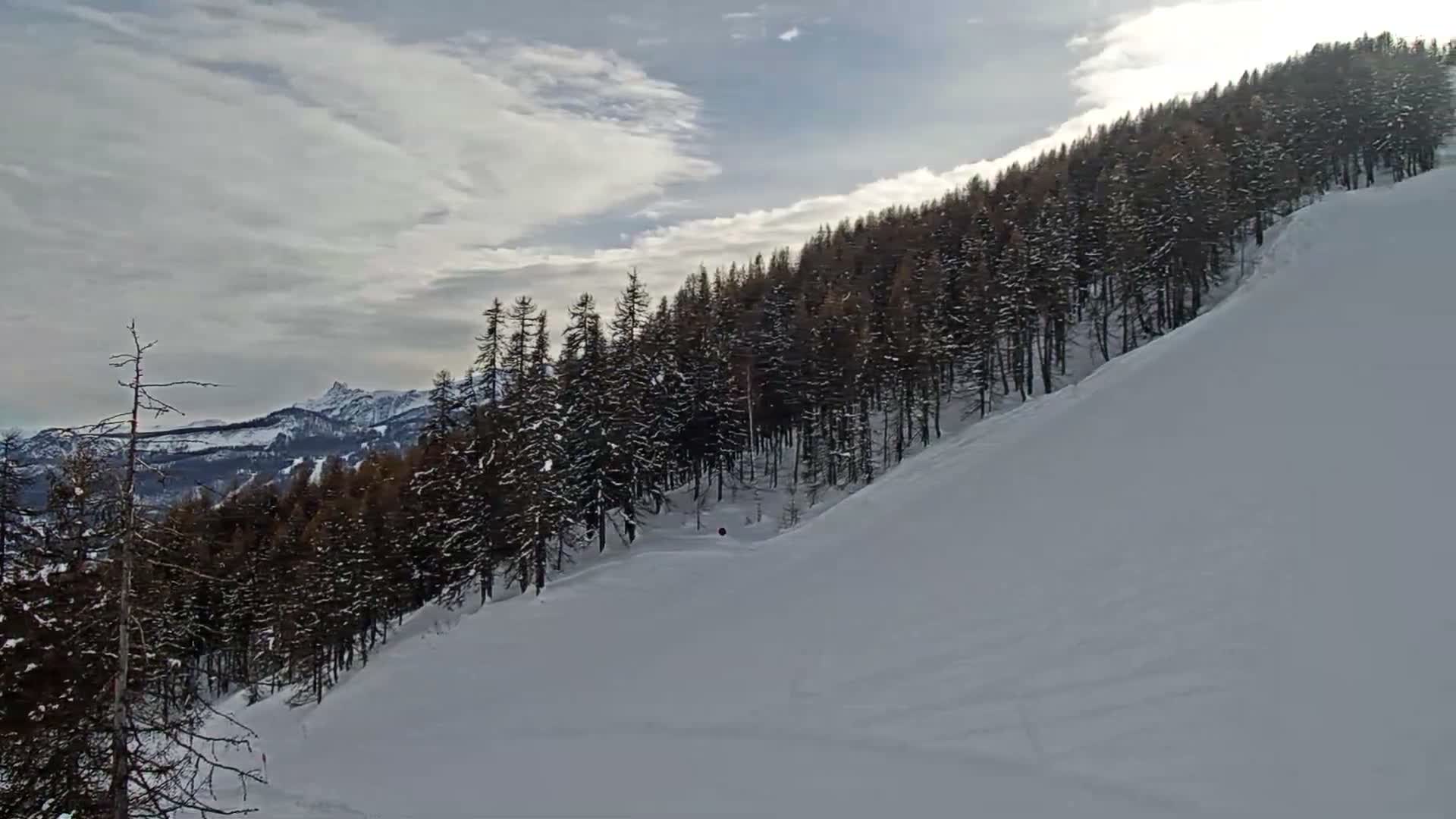Pelvoux Vallouise Ski Slopes 1800 m Live Cam - Briancon, Hautes-Alpes, Provence-Alpes-Cote d’Azur, France