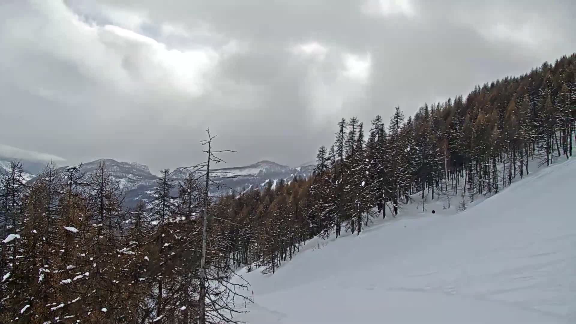 Pelvoux Vallouise Ski Slopes 1800 m Live Cam - Briancon, Hautes-Alpes, Provence-Alpes-Cote d’Azur, France