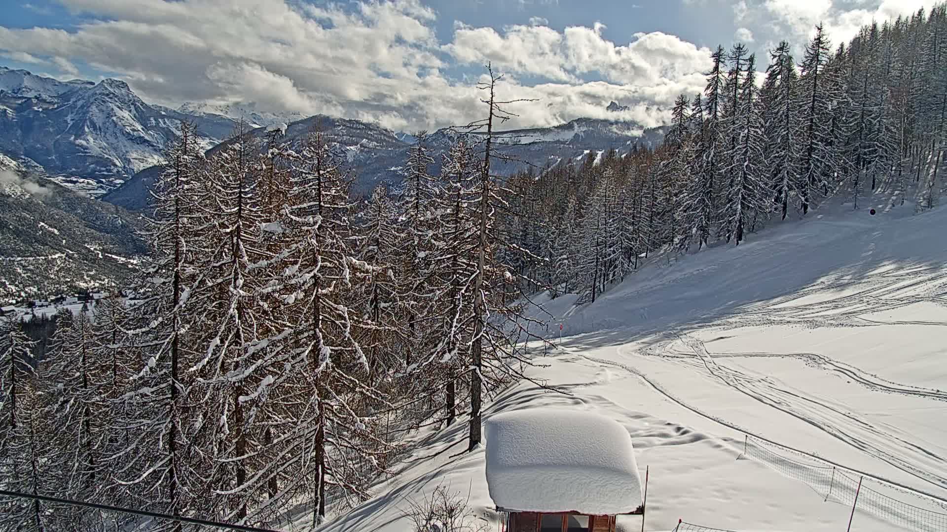 Pelvoux Vallouise Ski Slopes 1800 m Live Cam - Briancon, Hautes-Alpes, Provence-Alpes-Cote d’Azur, France
