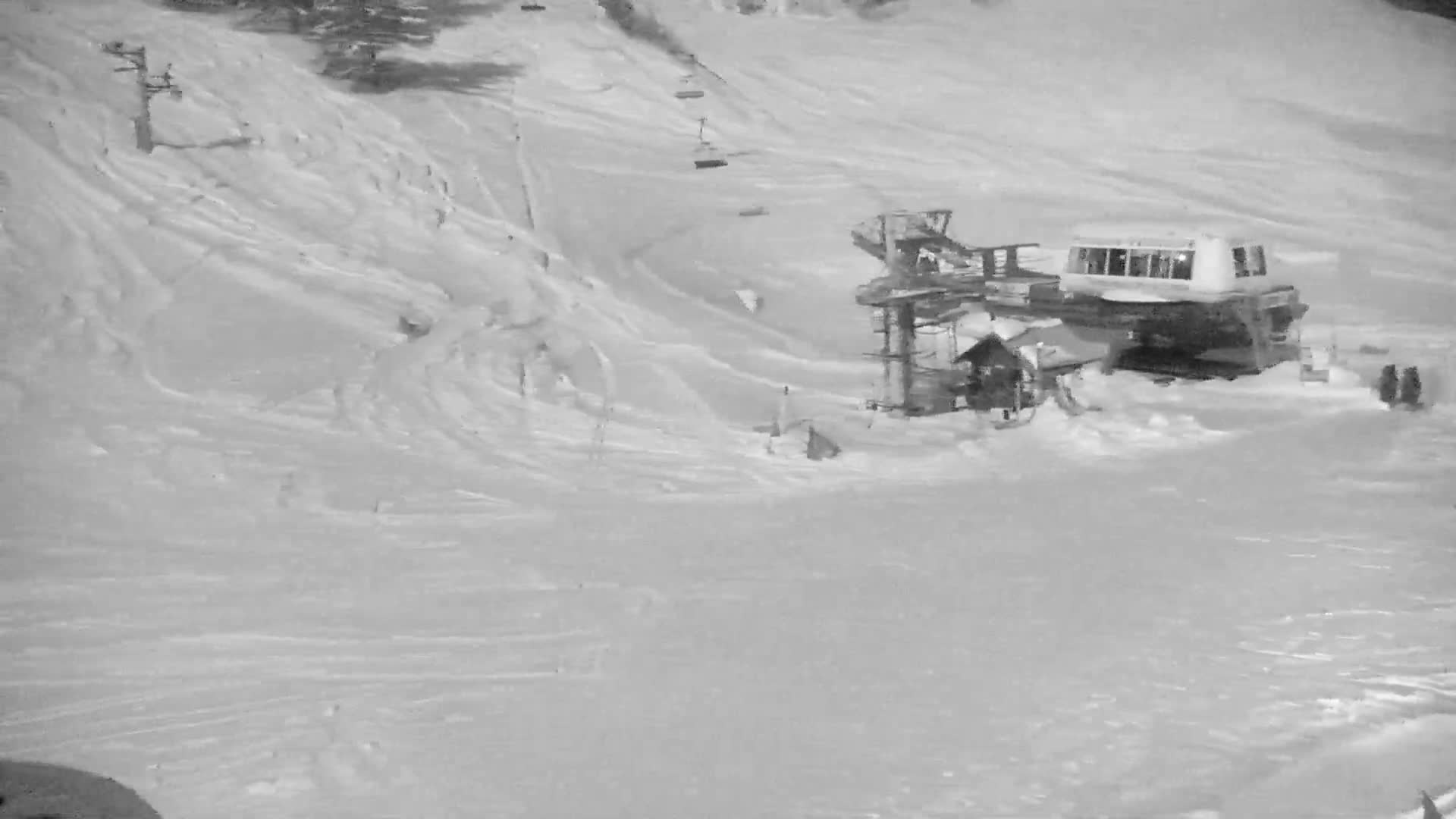 Pelvoux Vallouise Ski Slopes 1800 m Live Cam - Briancon, Hautes-Alpes, Provence-Alpes-Cote d’Azur, France