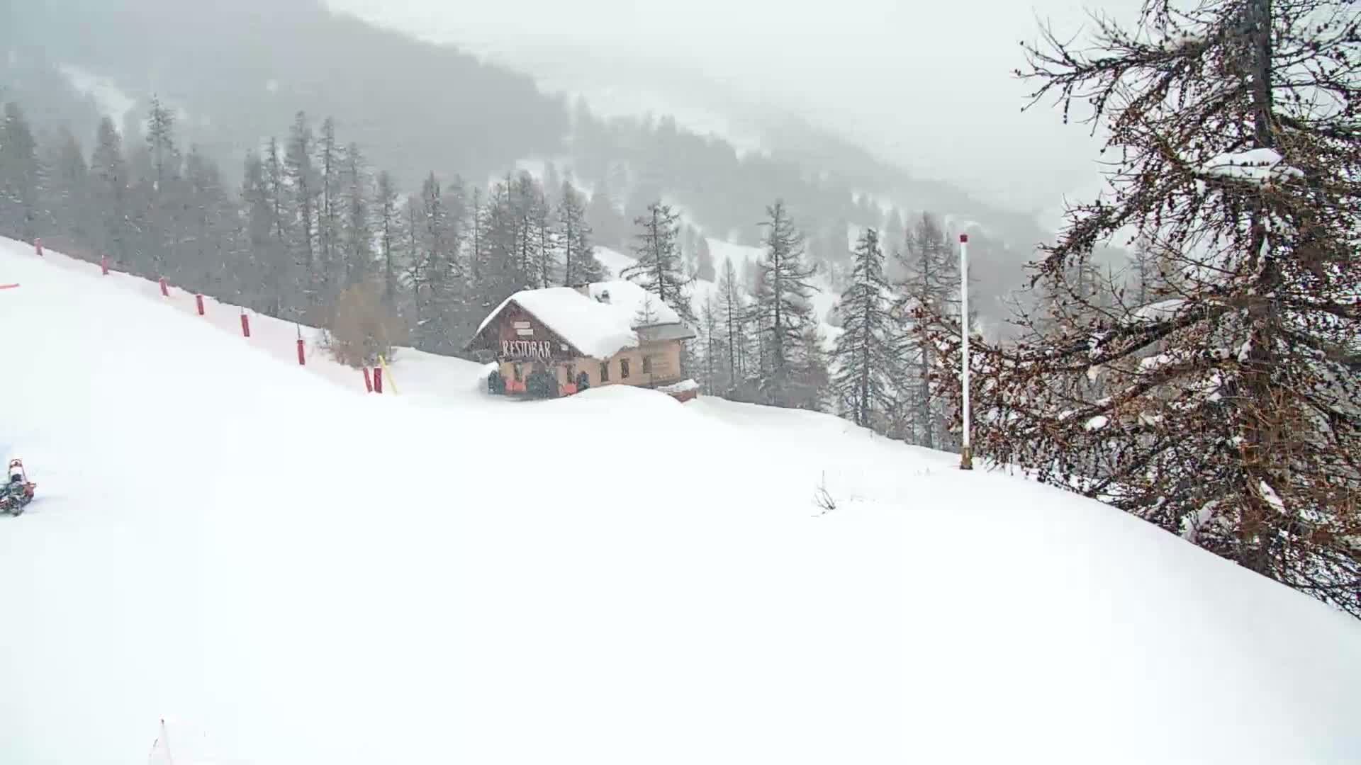 Pelvoux Vallouise Ski Slopes 1800 m Live Cam - Briancon, Hautes-Alpes, Provence-Alpes-Cote d’Azur, France
