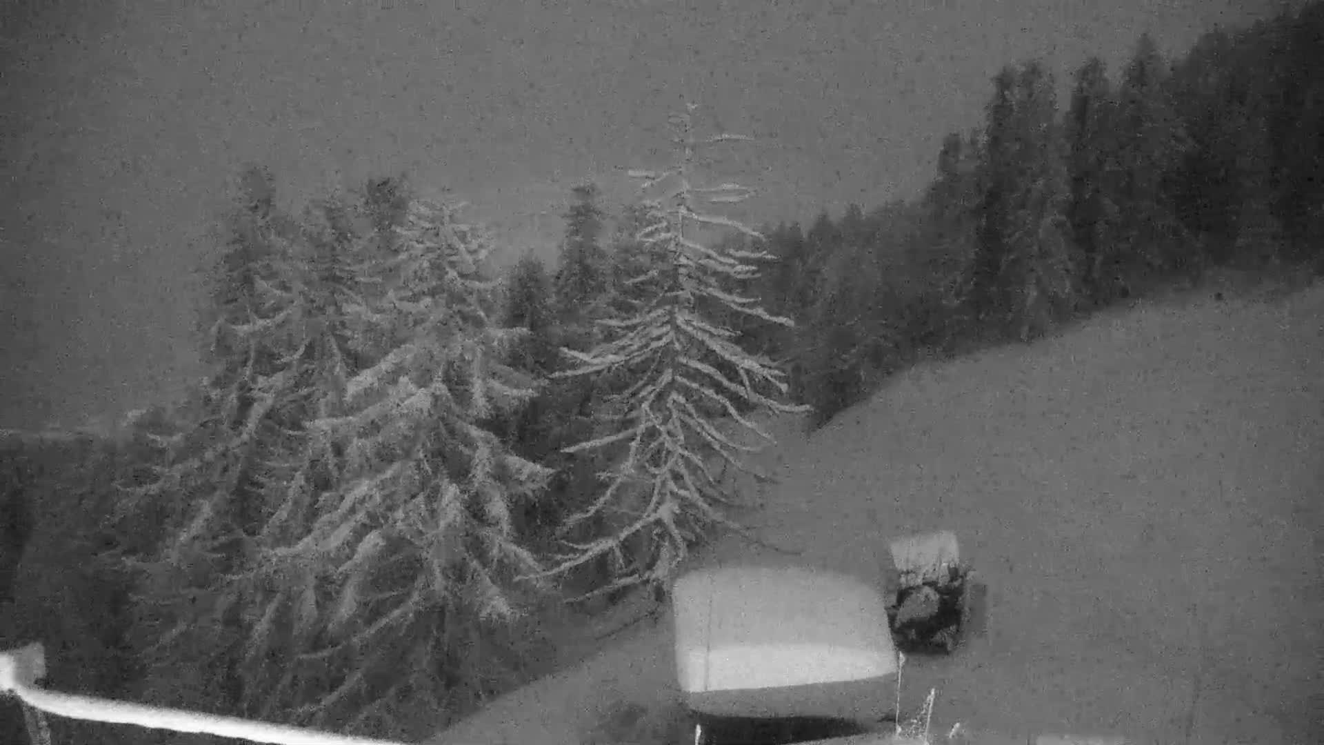 Pelvoux Vallouise Ski Slopes 1800 m Live Cam - Briancon, Hautes-Alpes, Provence-Alpes-Cote d’Azur, France