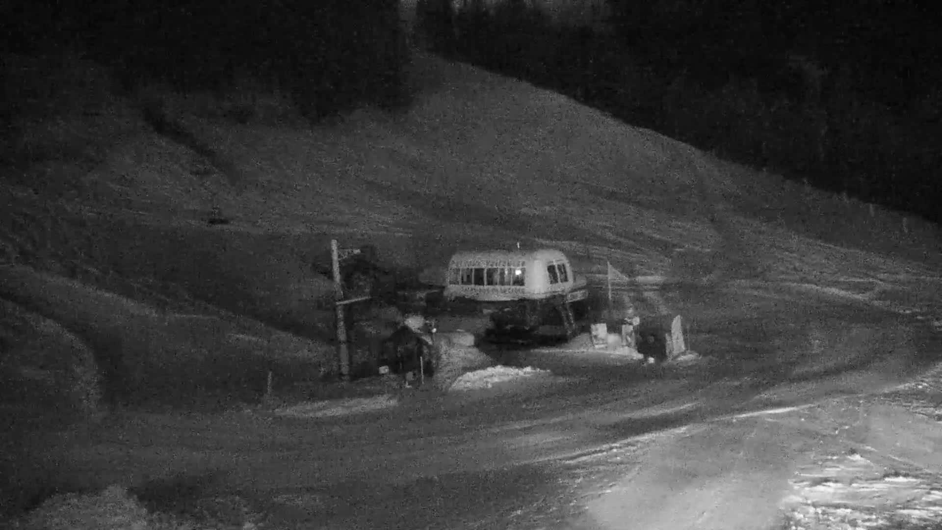 Pelvoux Vallouise Ski Slopes 1800 m Live Cam - Briancon, Hautes-Alpes, Provence-Alpes-Cote d’Azur, France