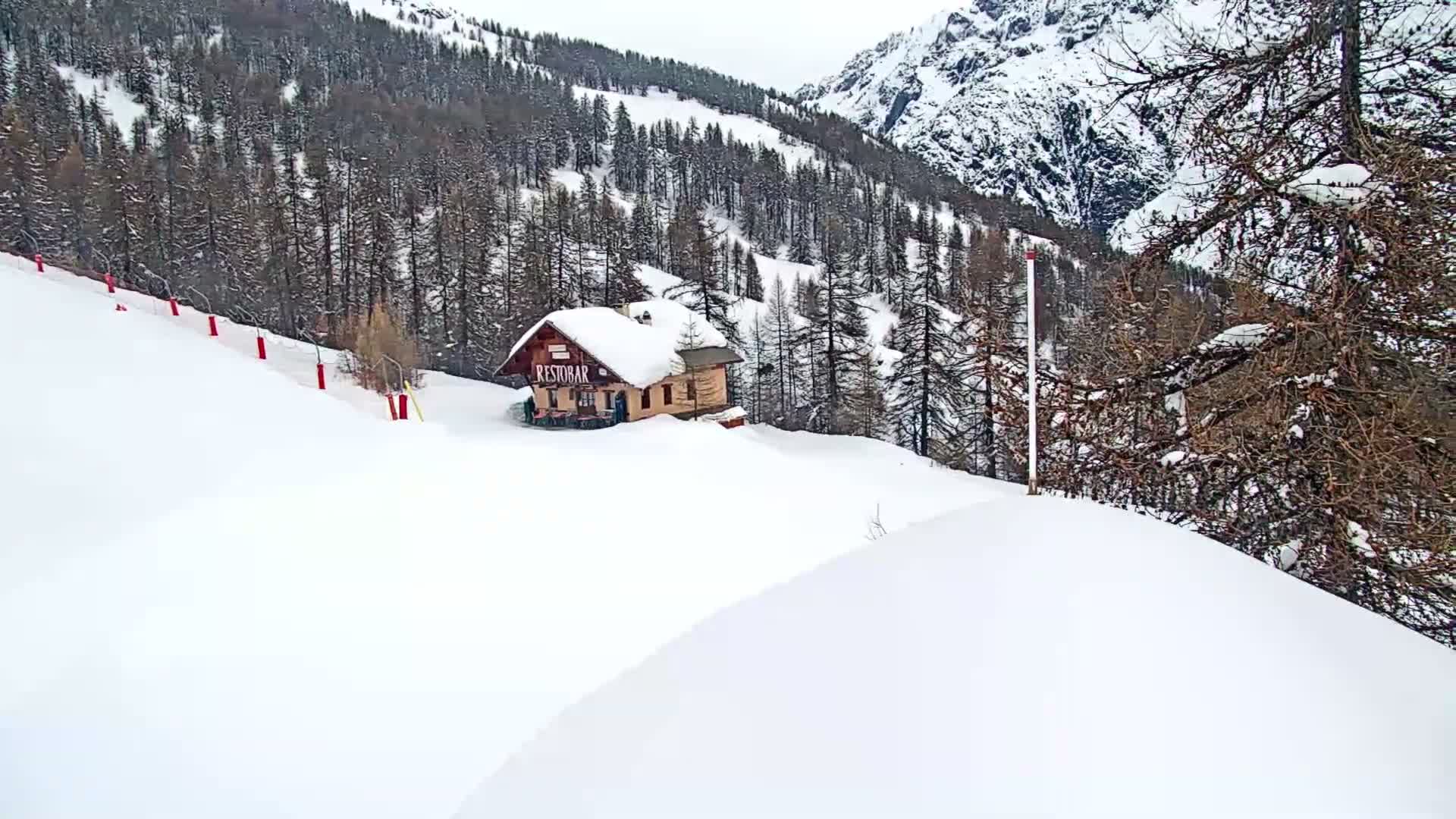 Pelvoux Vallouise Ski Slopes 1800 m Live Cam - Briancon, Hautes-Alpes, Provence-Alpes-Cote d’Azur, France