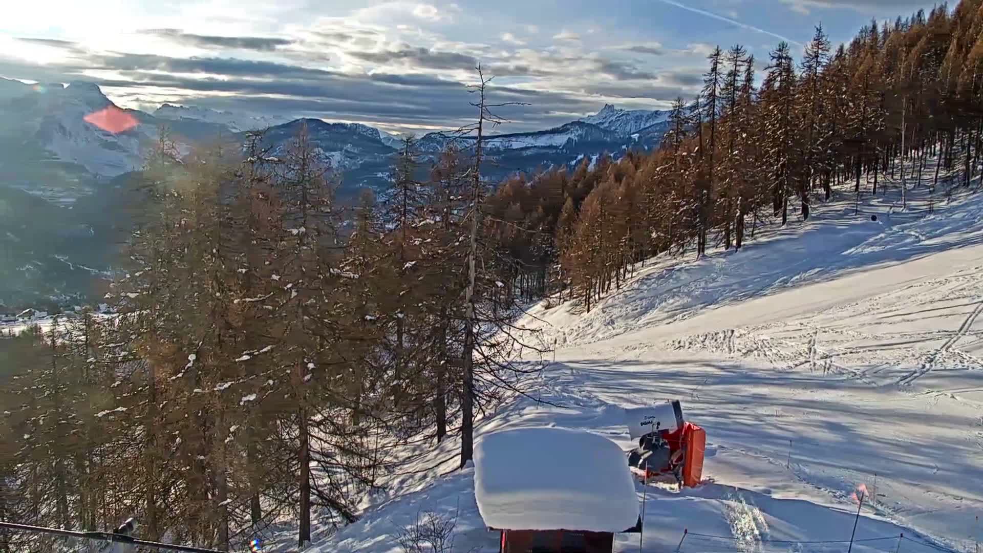 Pelvoux Vallouise Ski Slopes 1800 m Live Cam - Briancon, Hautes-Alpes, Provence-Alpes-Cote d’Azur, France
