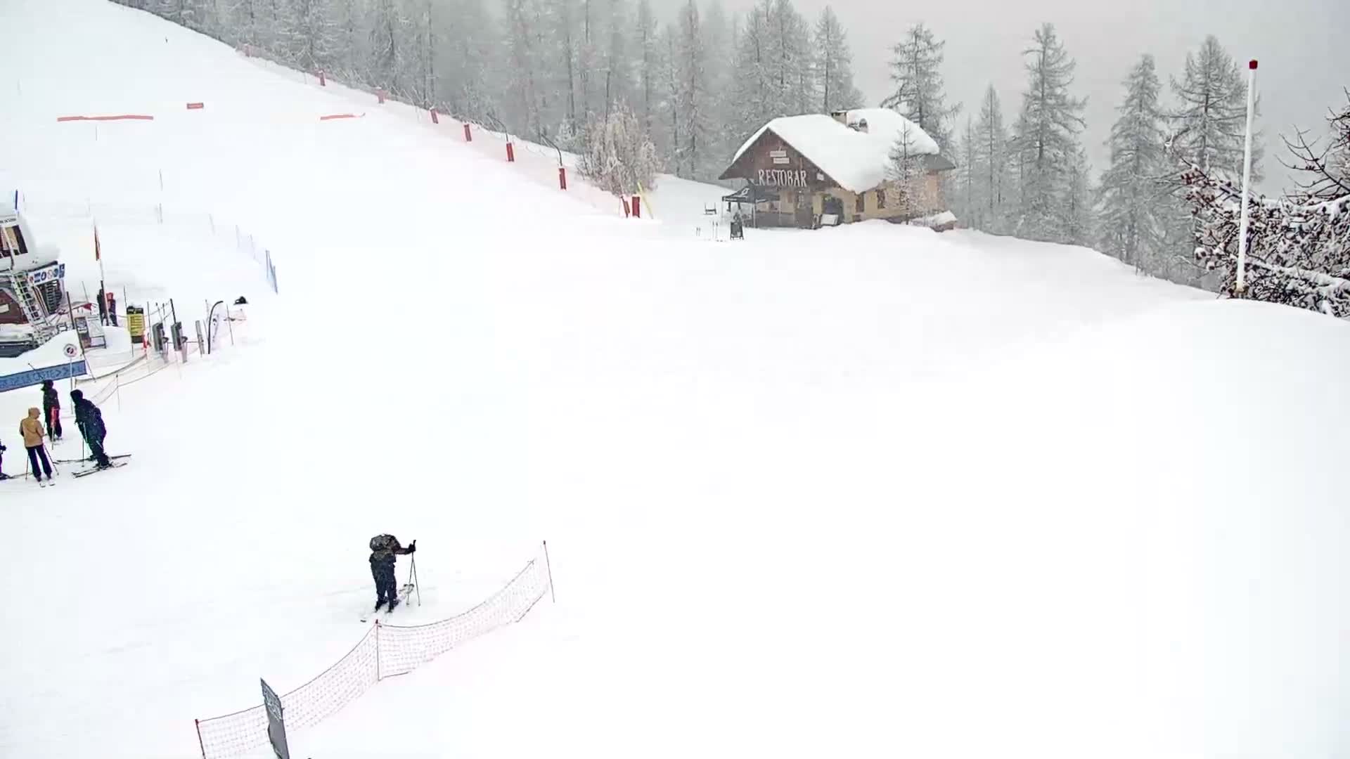 Pelvoux Vallouise Ski Slopes 1800 m Live Cam - Briancon, Hautes-Alpes, Provence-Alpes-Cote d’Azur, France