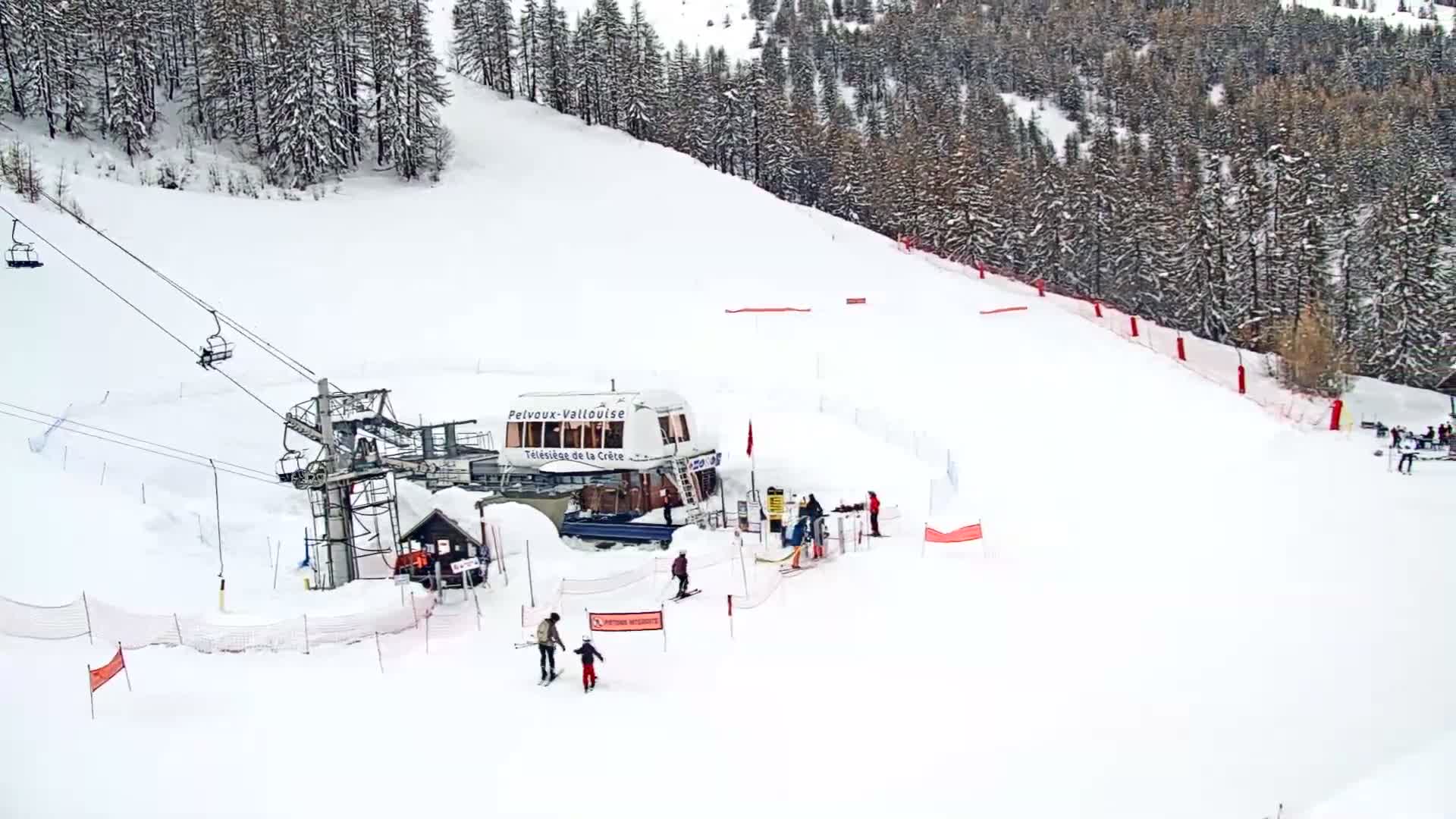 Pelvoux Vallouise Ski Slopes 1800 m Live Cam - Briancon, Hautes-Alpes, Provence-Alpes-Cote d’Azur, France