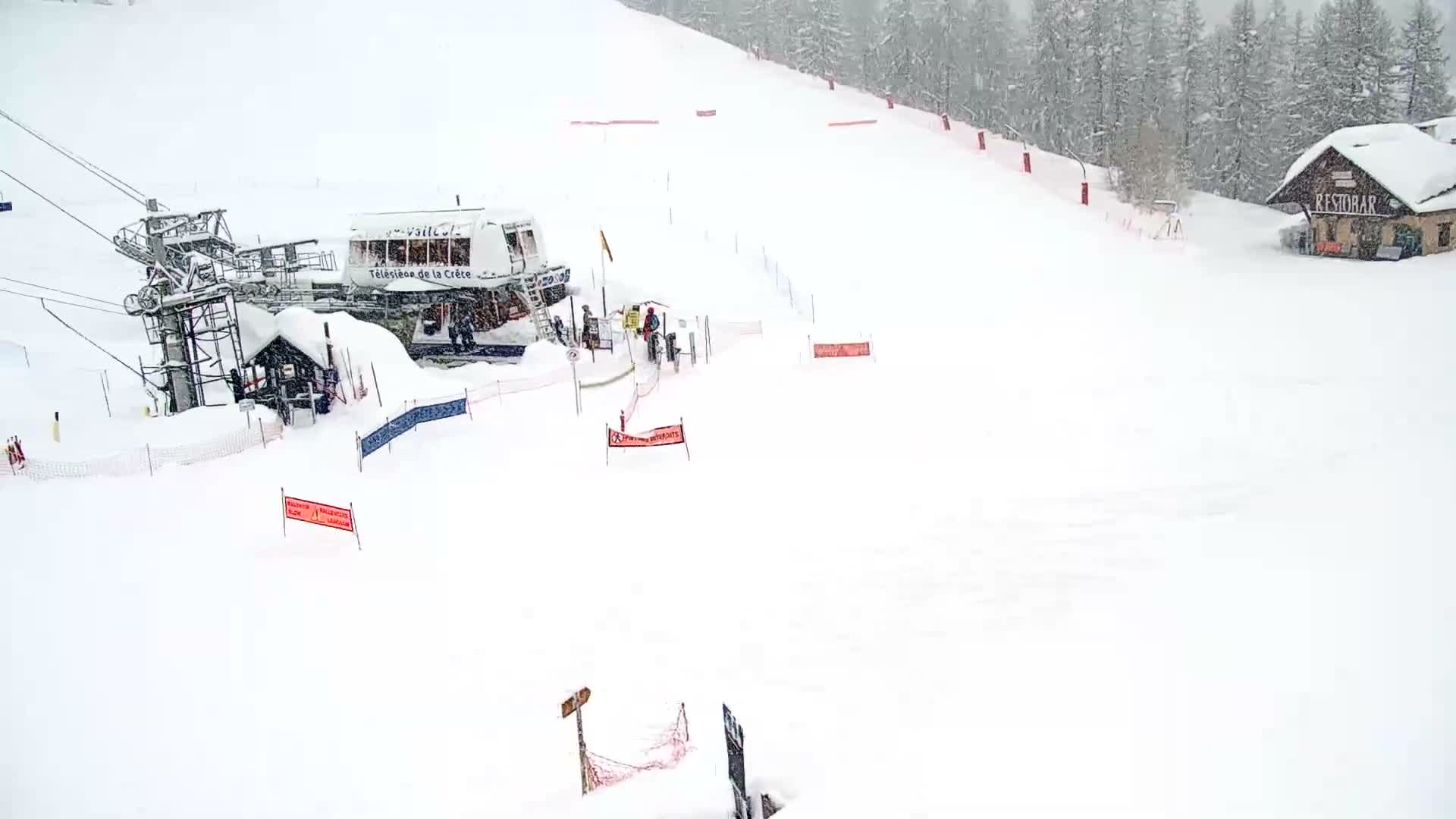 Pelvoux Vallouise Ski Slopes 1800 m Live Cam - Briancon, Hautes-Alpes, Provence-Alpes-Cote d’Azur, France