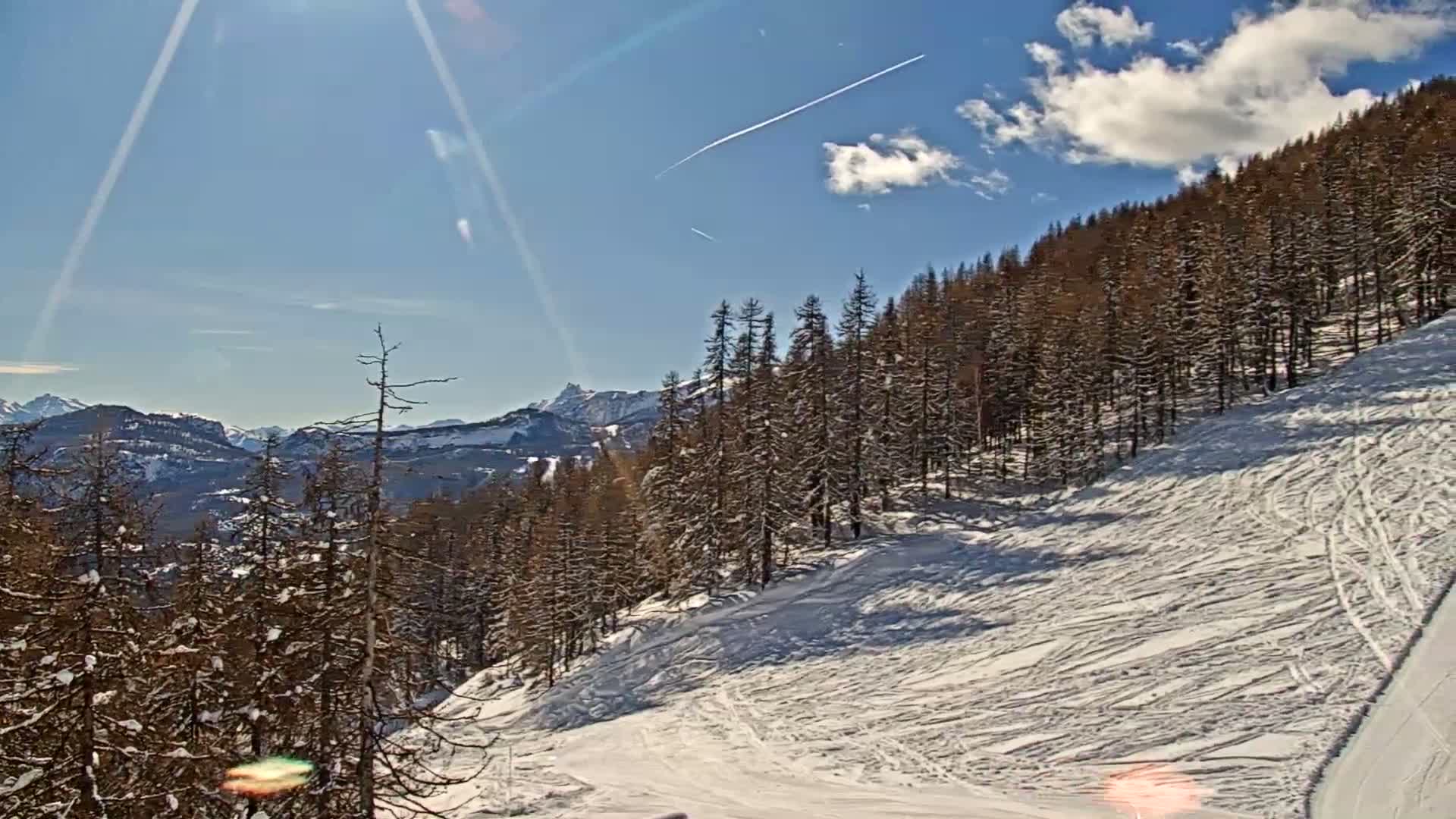 Pelvoux Vallouise Ski Slopes 1800 m Live Cam - Briancon, Hautes-Alpes, Provence-Alpes-Cote d’Azur, France