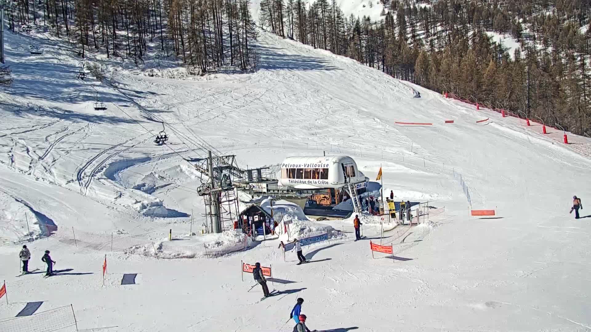 Pelvoux Vallouise Ski Slopes 1800 m Live Cam - Briancon, Hautes-Alpes, Provence-Alpes-Cote d’Azur, France